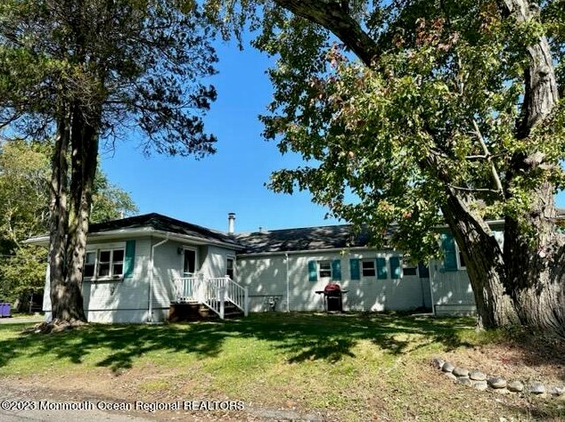 16 Roosevelt Ave, Morganville, NJ 07751