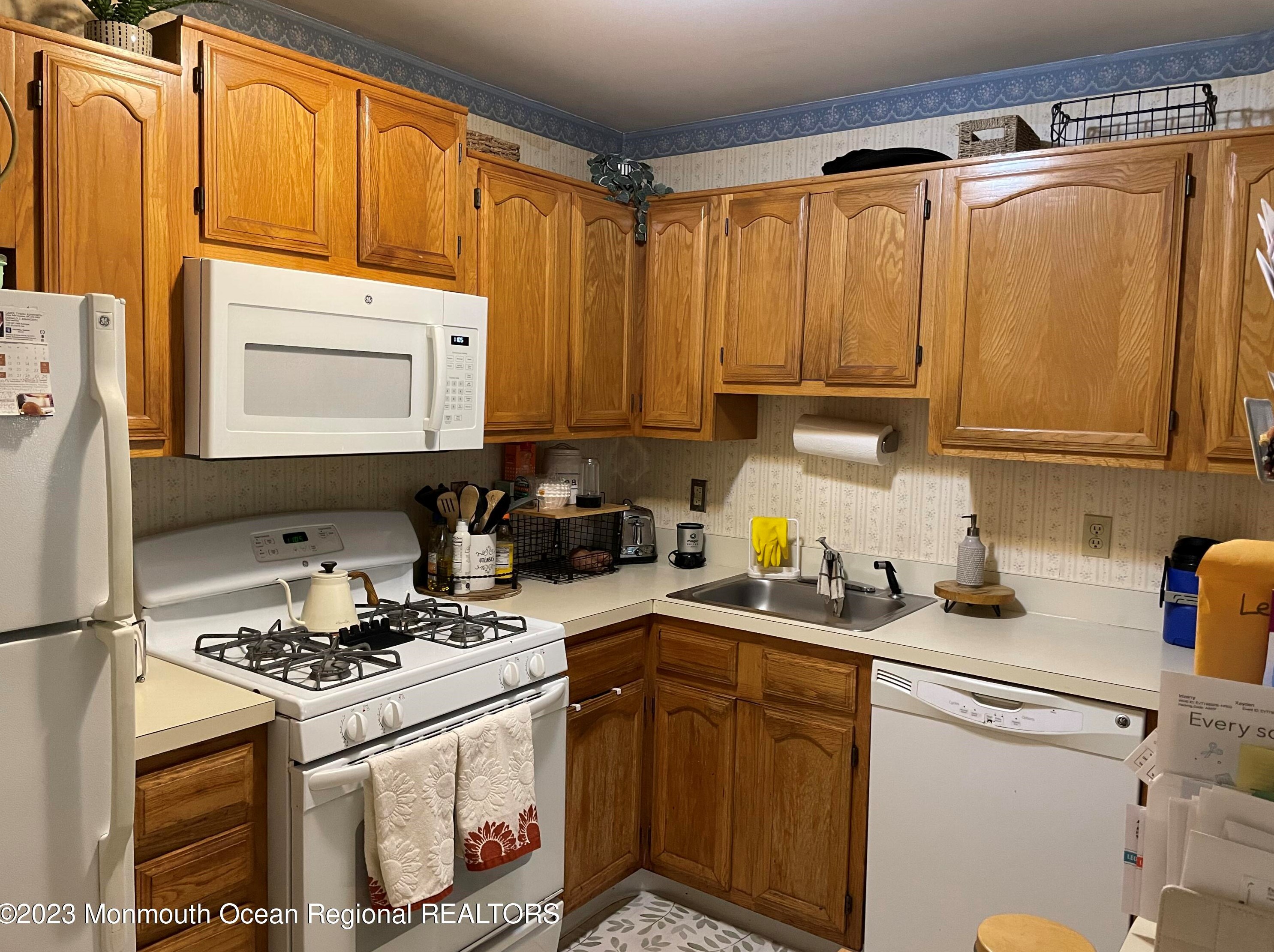 569 Applewood Ct, Wall Township NJ  07731-3076 exterior