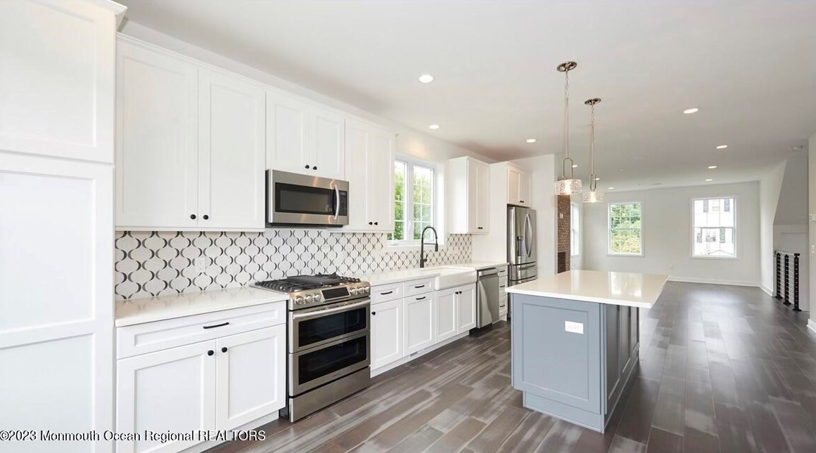 28 Catherine St, Tinton Falls, NJ 07701