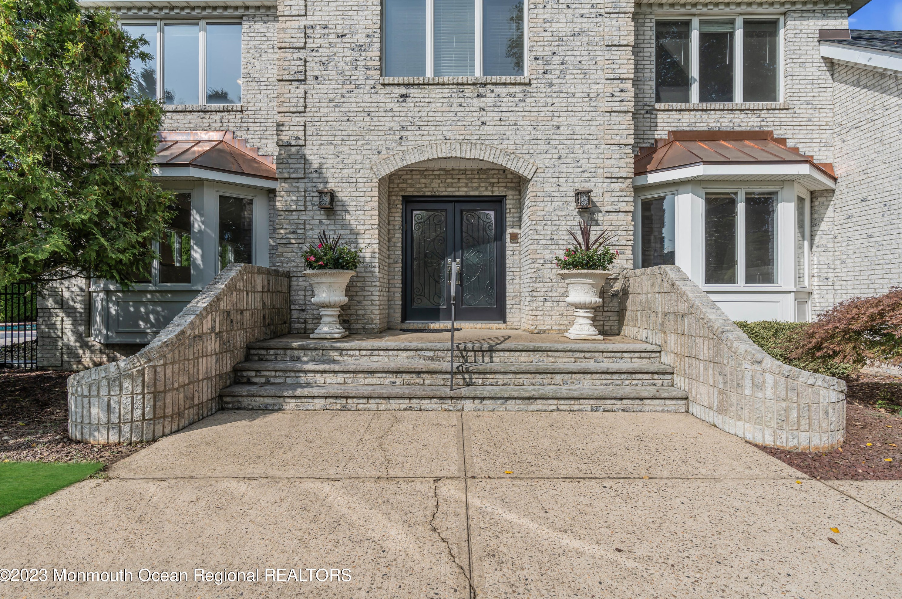 1 Astor Dr, Millstone Township, NJ 07726-8311
