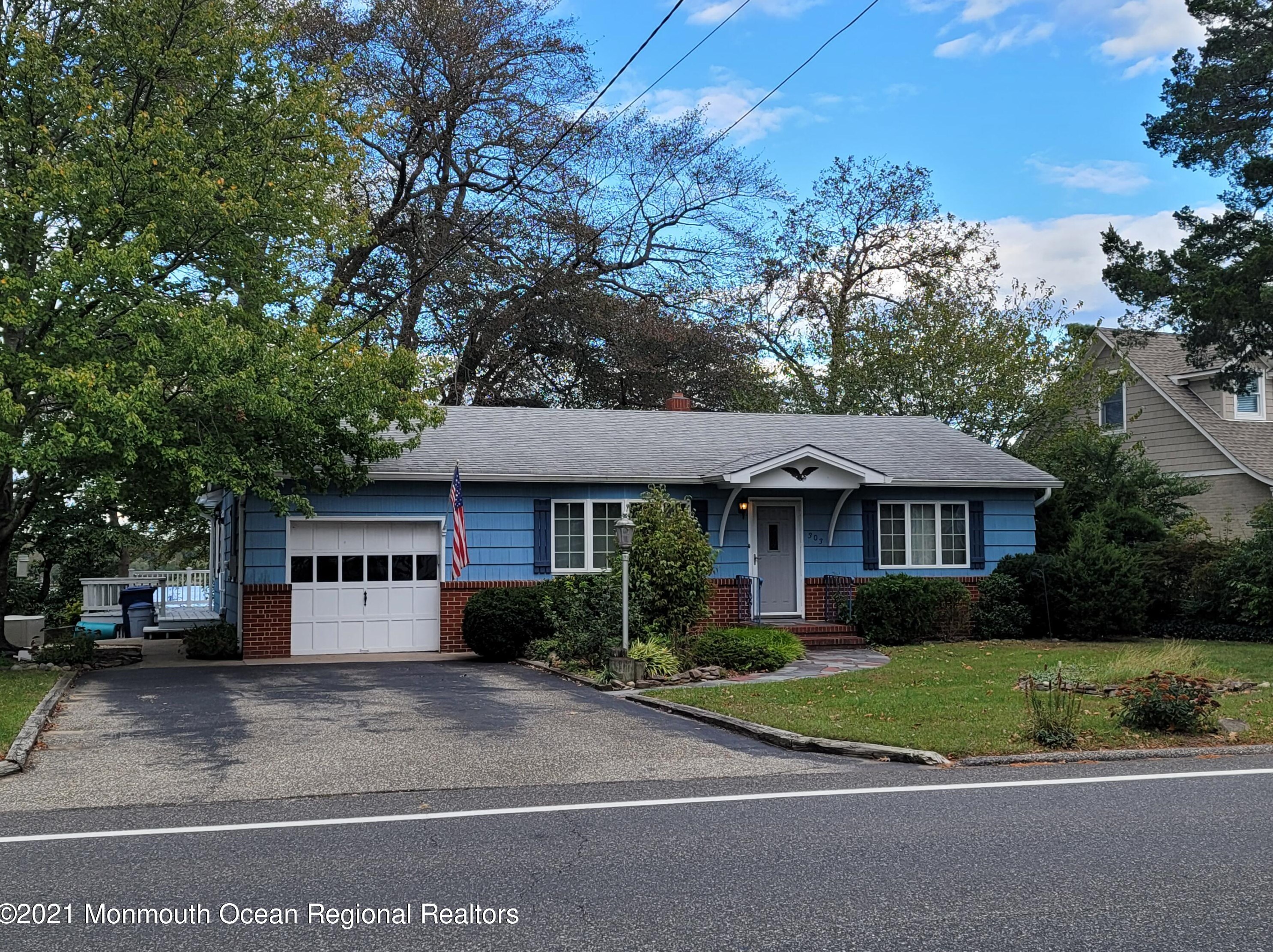 303 Clubhouse Rd, Beachwood, NJ 08722