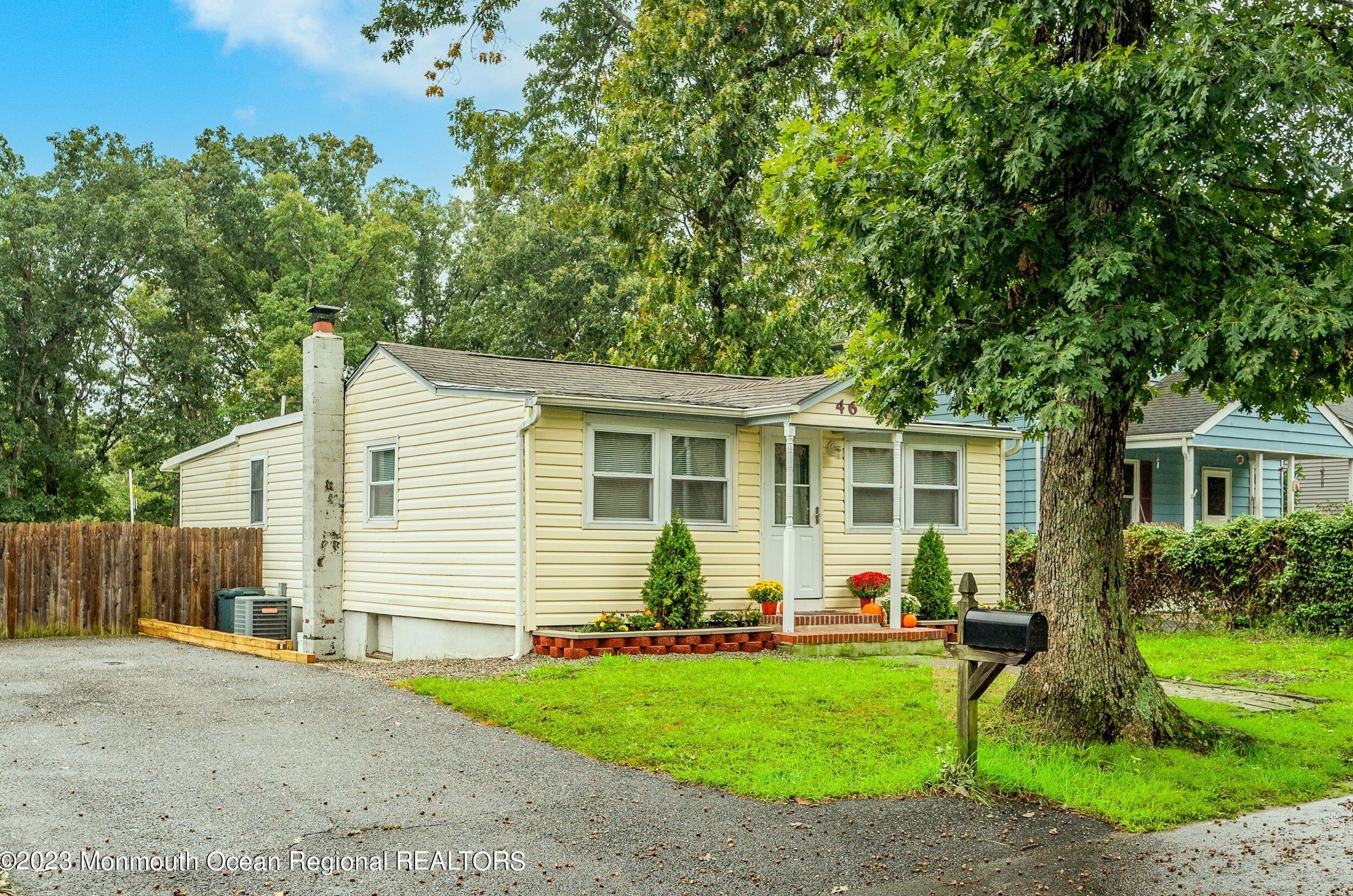 46 5th St, Wall Township, NJ 07731-8574