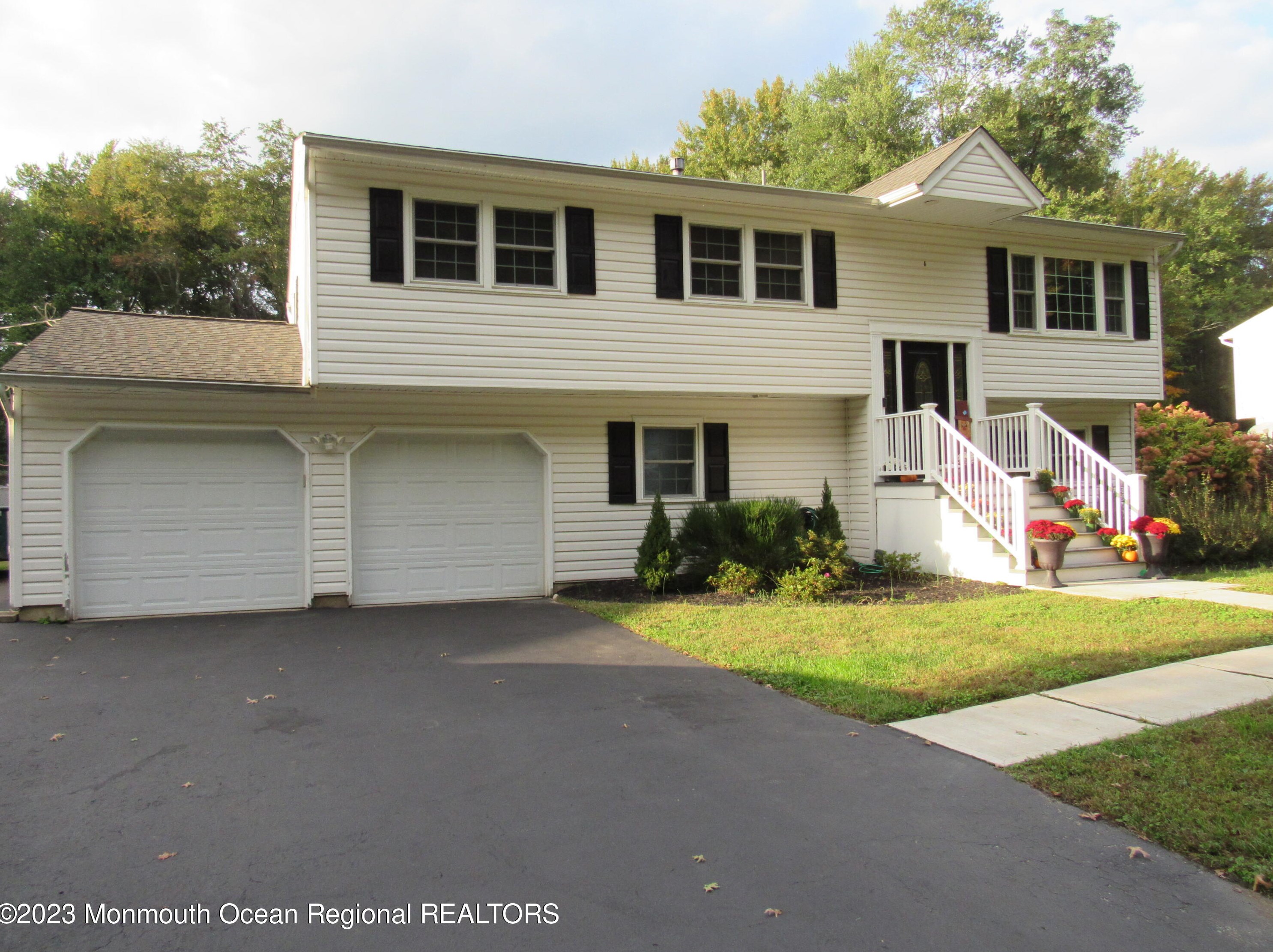 64 Pine Dr, Roosevelt, NJ 08555