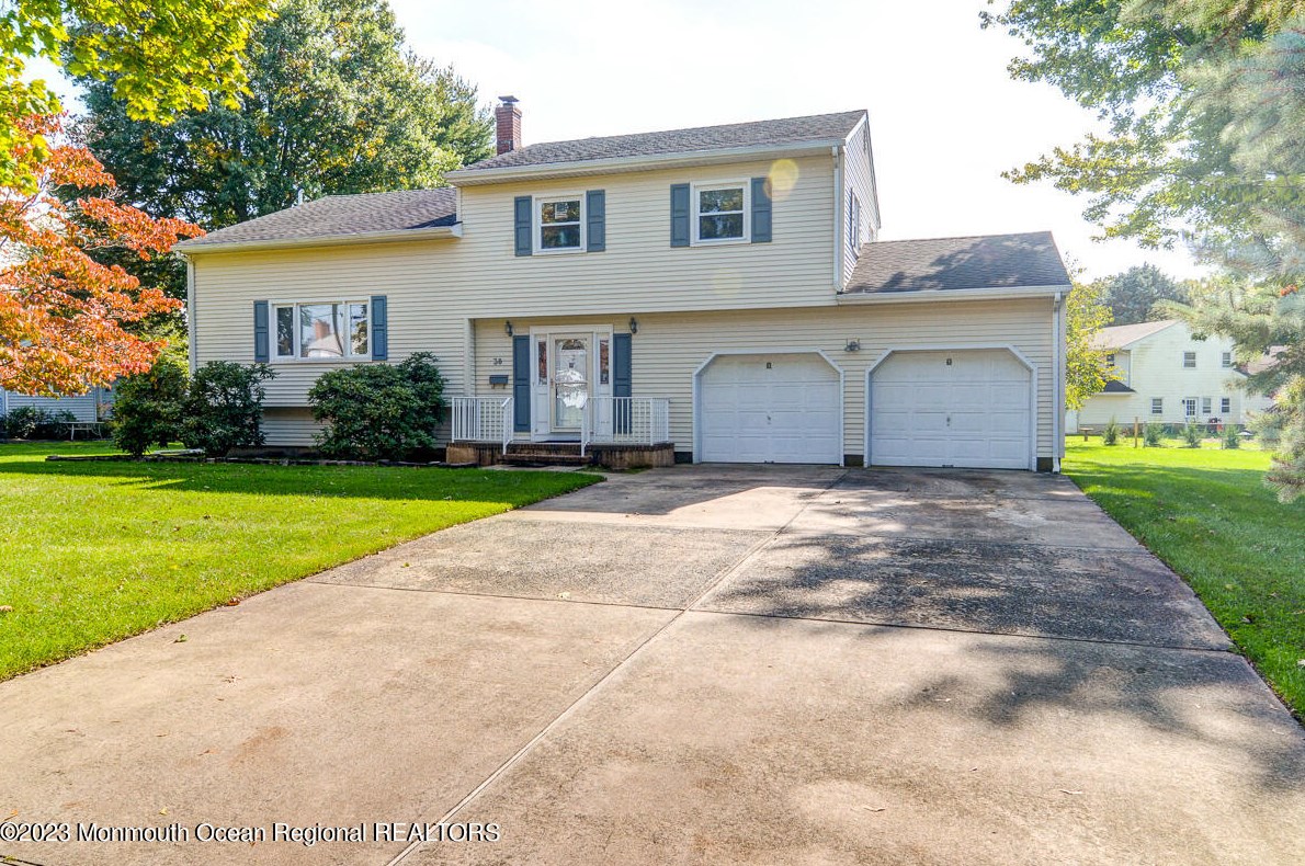 38 Ryan Blvd, East Freehold, NJ 07728