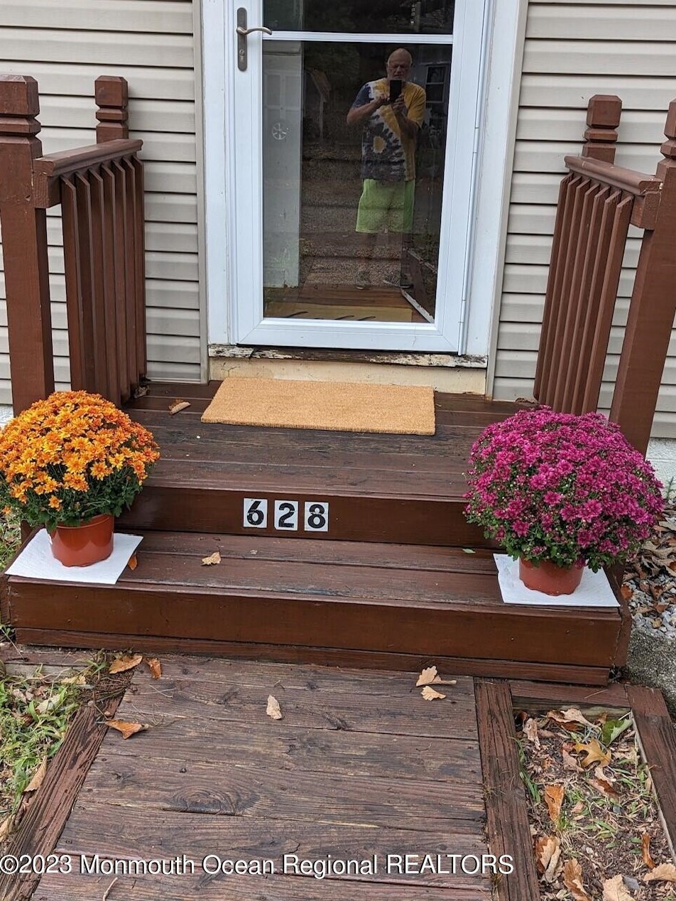 628 Compass Ave, Beachwood, NJ 08722