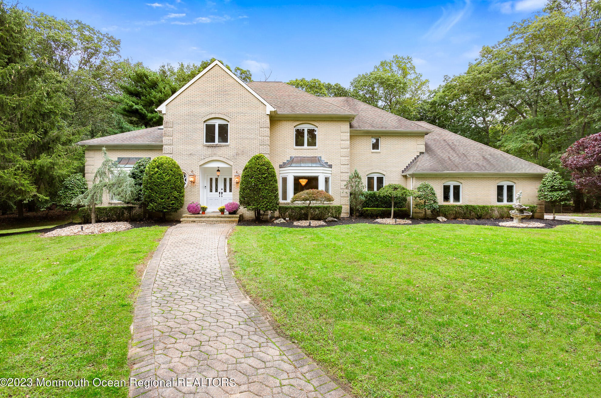 45 Clover Hill Ln, Vanderburg, NJ 07722