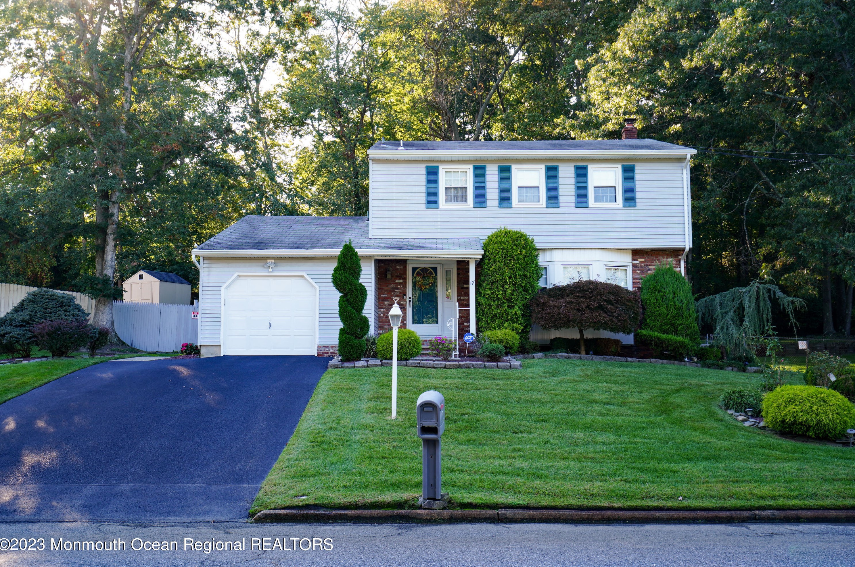 17 Shorebrook Cir, Wall Township, NJ 07753