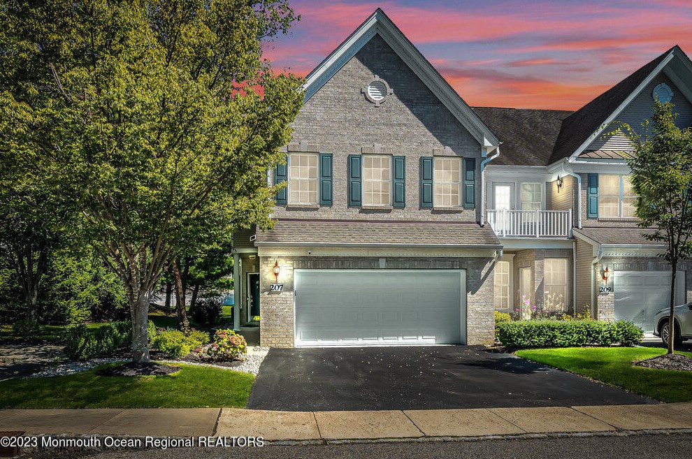 207 Deepwater Cir, Millstone Township, NJ 07726-4146