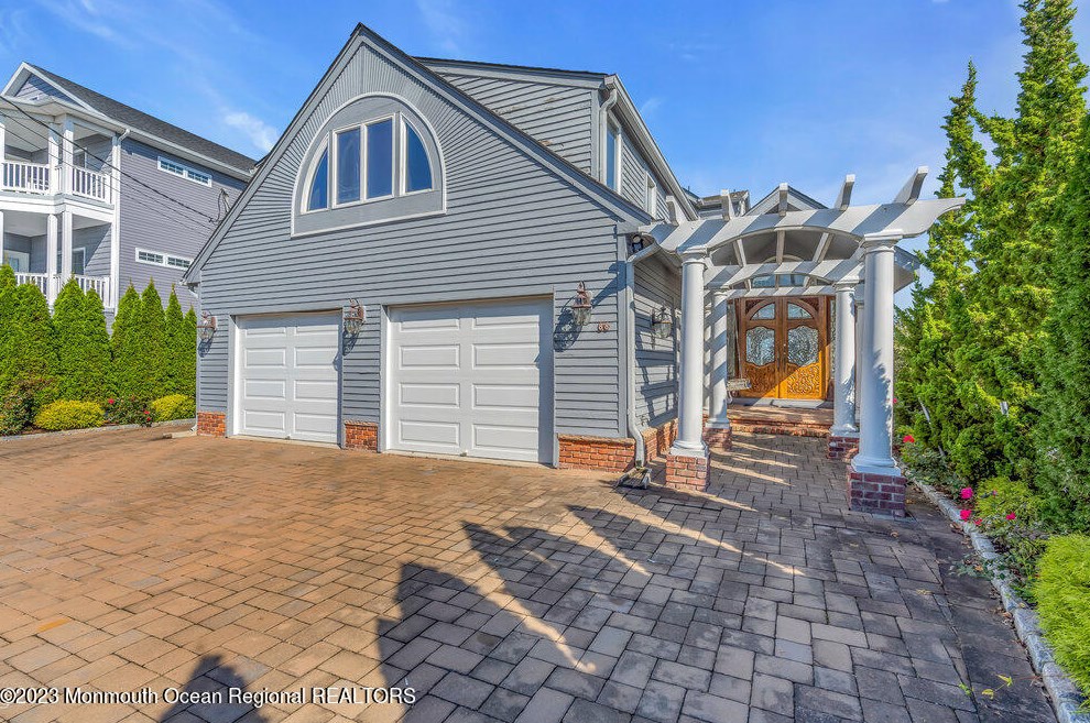 88 Driftwood Dr, Bricktown, NJ 08723