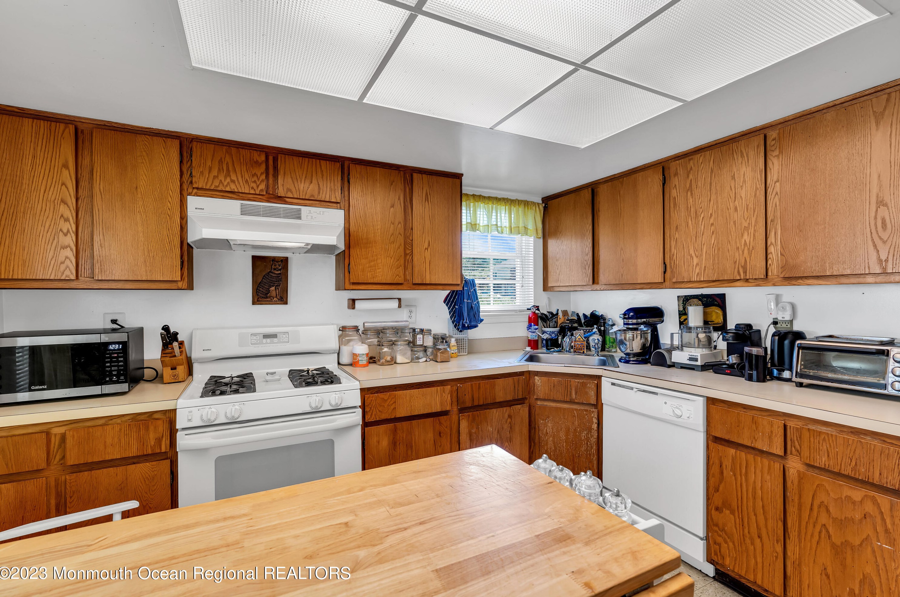 289 Bishop Ct, Old Bridge, NJ 08857