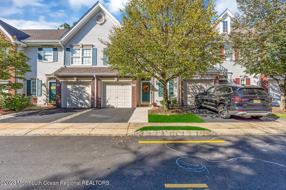 703 Carnaby Ln, Toms River, NJ 08753-3373
