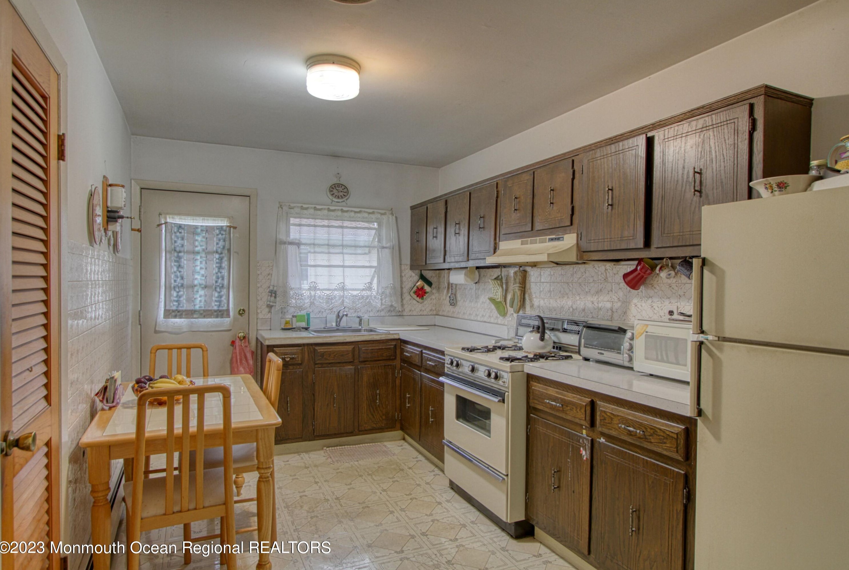 2 Bridgetown Ct, Toms River, NJ 08757-4648
