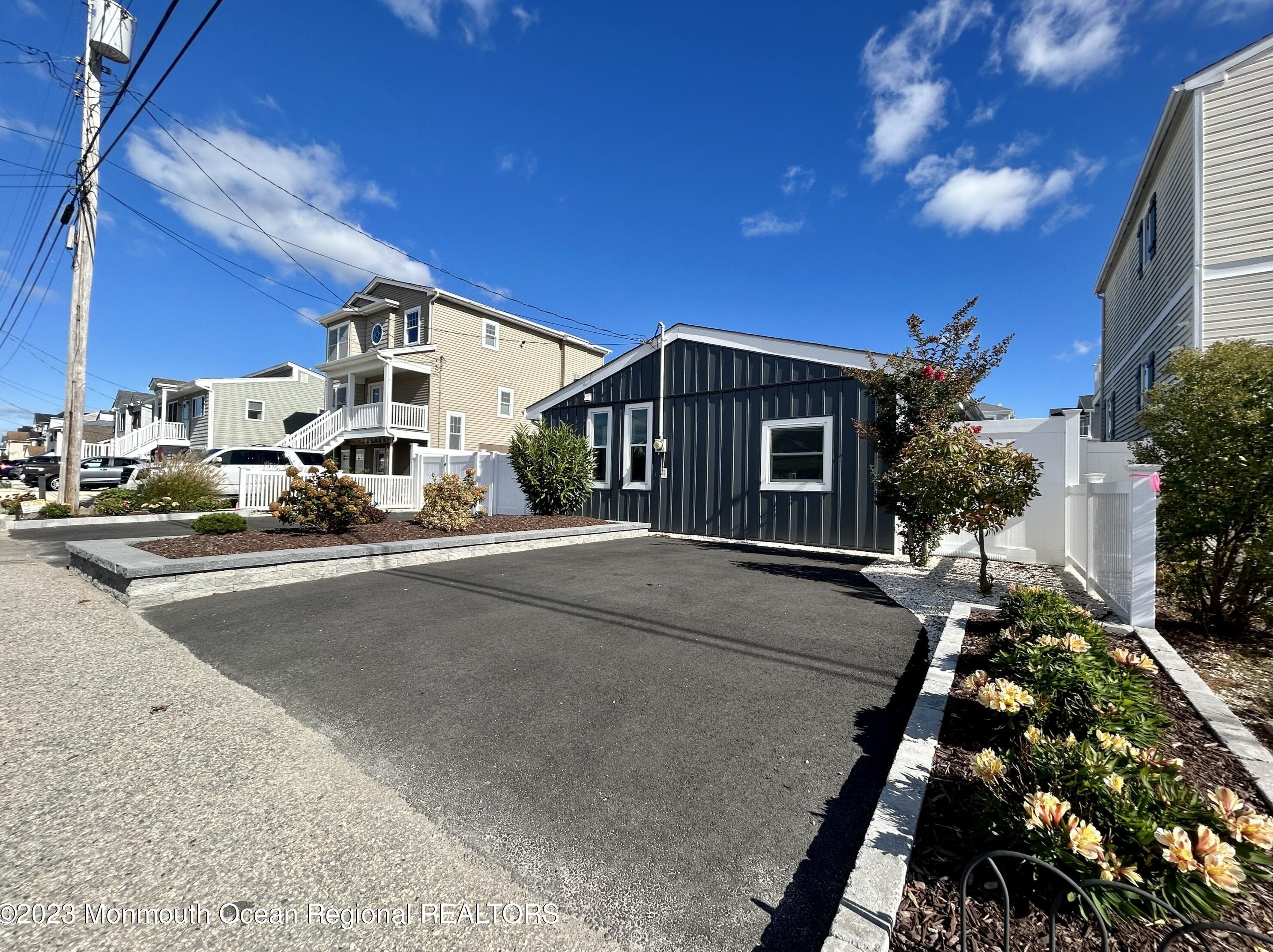 37 Harry Dr, Cedar Bonnet Island, NJ 08050