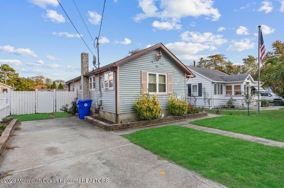37 Buena Vista Dr, Bricktown, NJ 08723