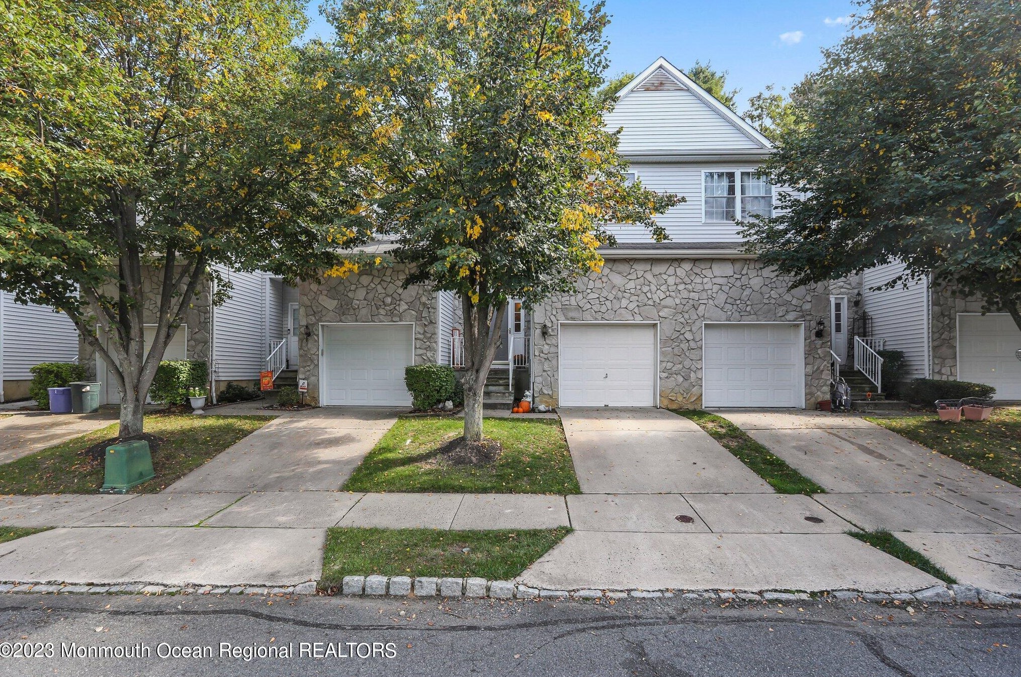17 Sand Hill Ct, Monroe Twp, NJ 08831-1195