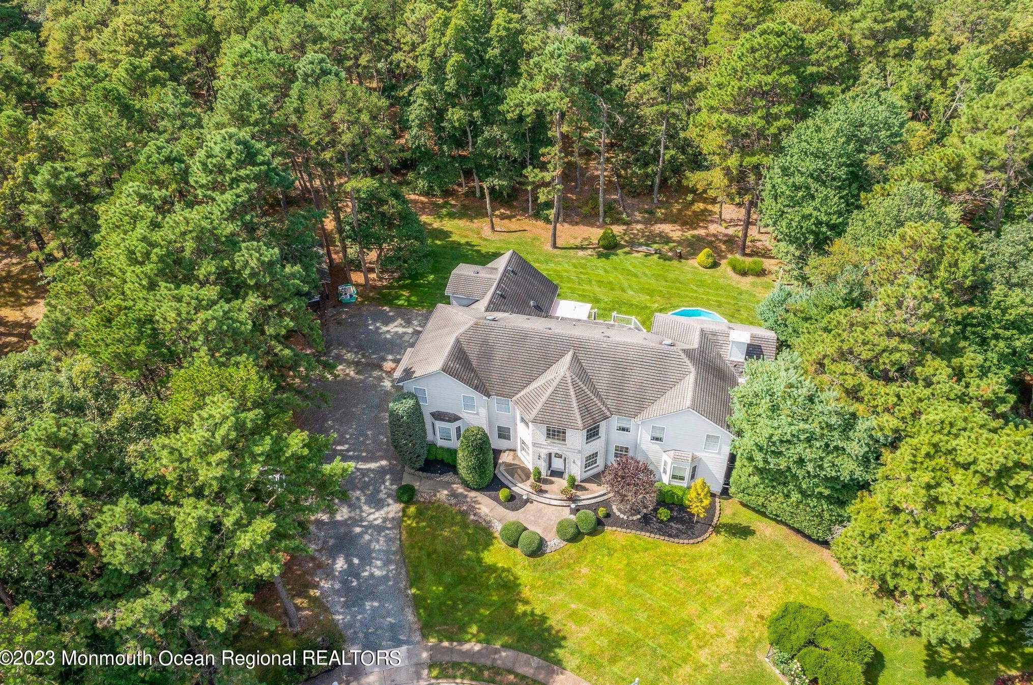 8 Southfork Dr, Jackson Twp, NJ 08527
