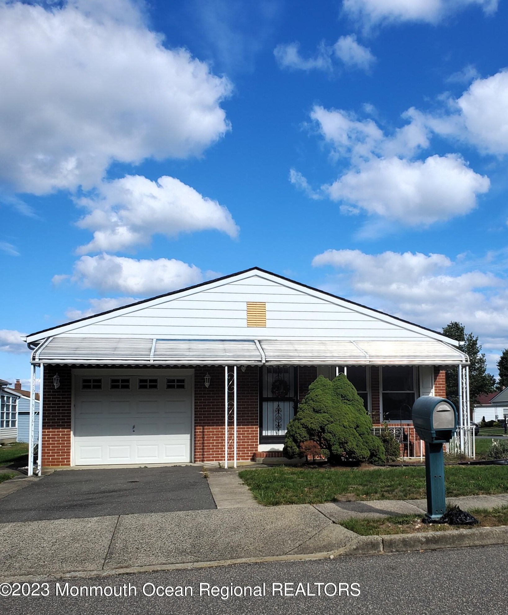 39 Canterbury Ln, Toms River, NJ 08757-6504
