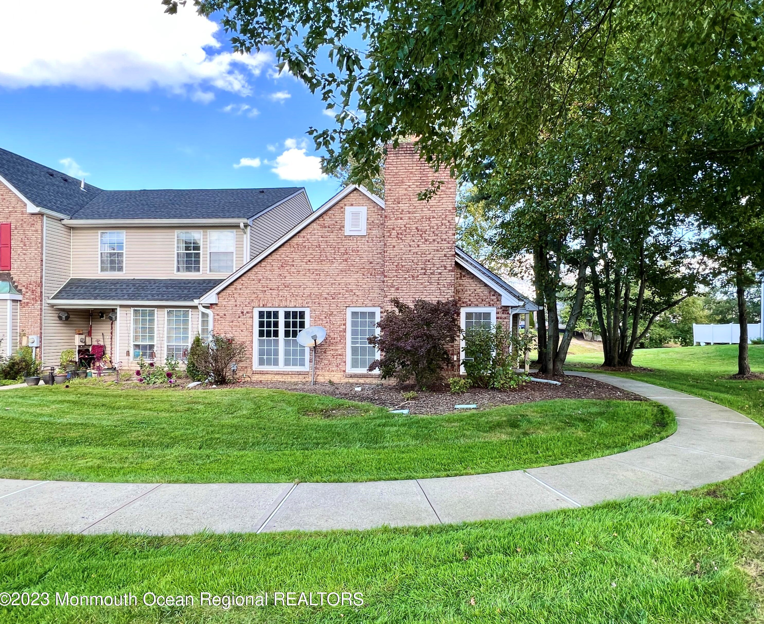 159 Tanglewood Pl, Morganville, NJ 07751