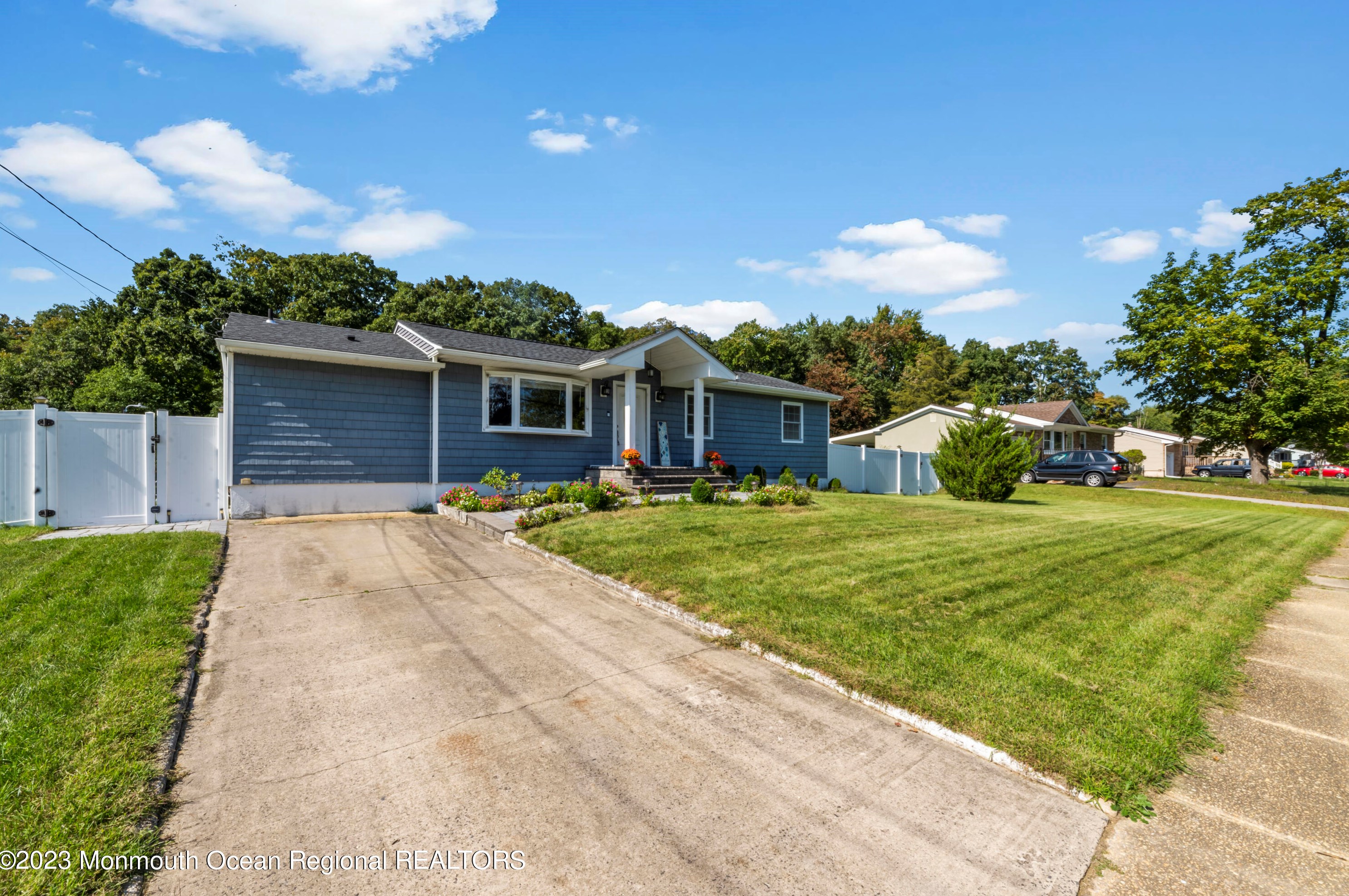 40 Woodside Dr, Wall Township, NJ 07731-1310