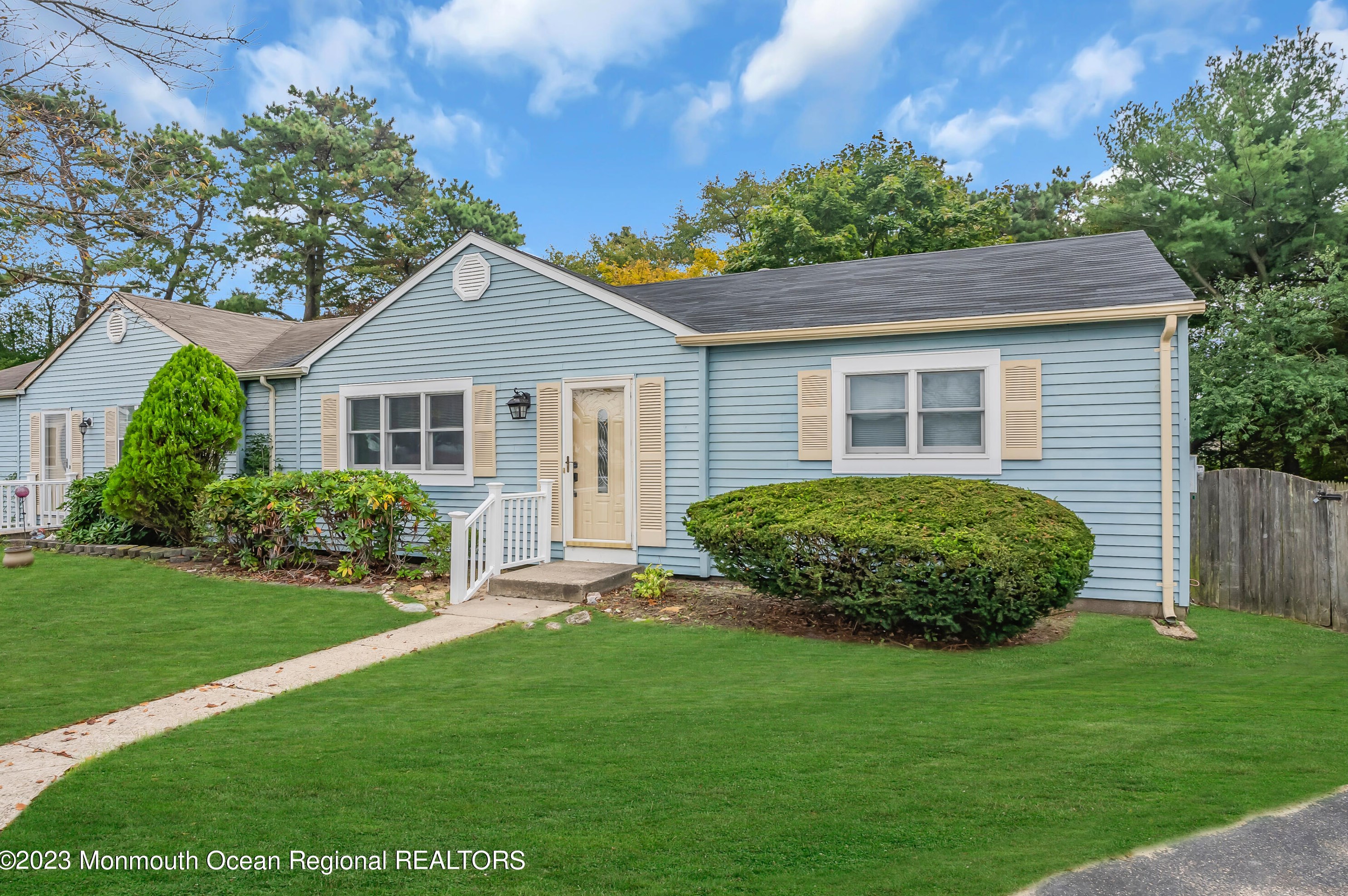 527 Tinsmith Ct, Toms River, NJ 08753-5929