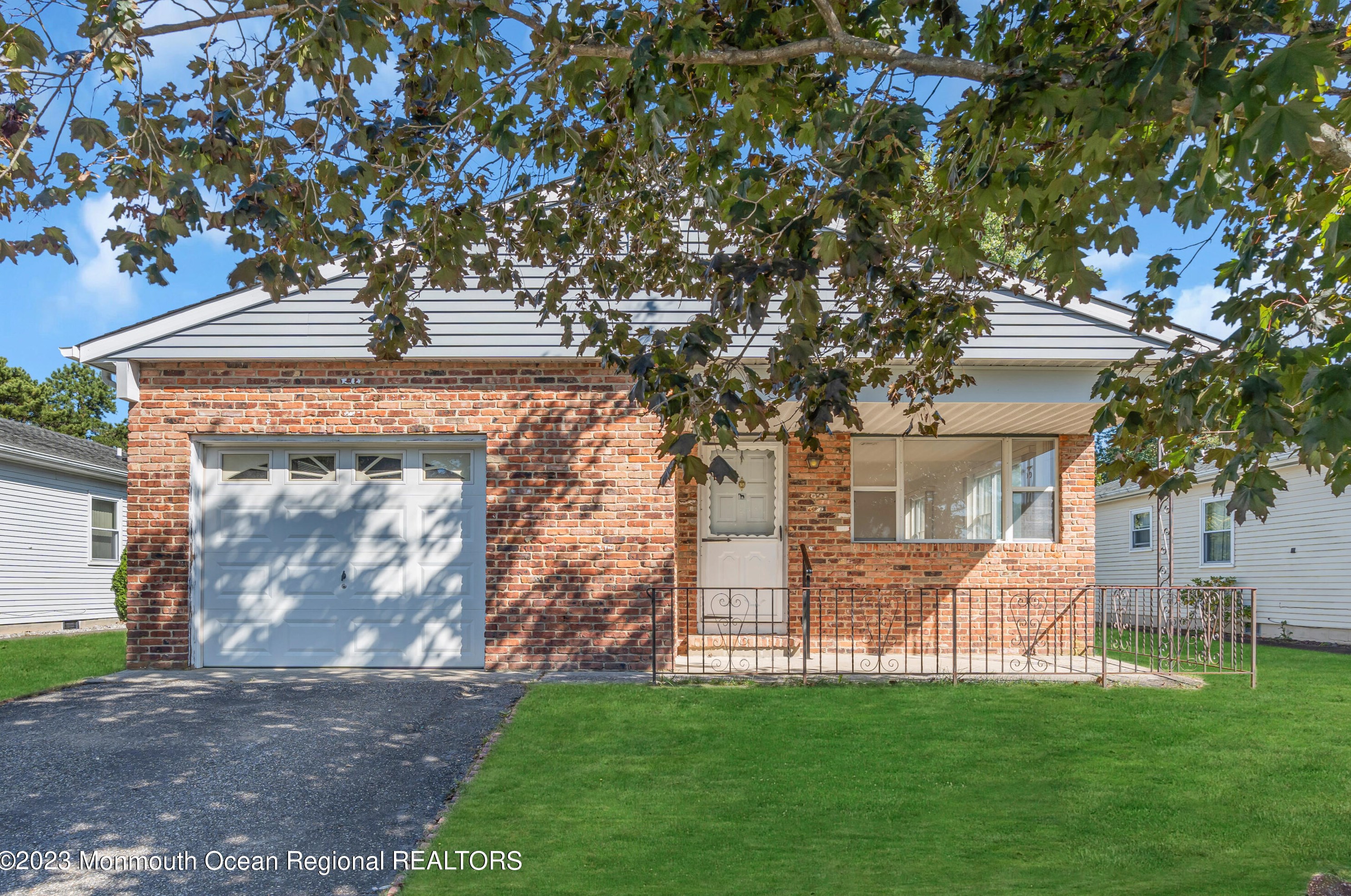 114 Santiago Dr, Toms River, NJ 08757-6161