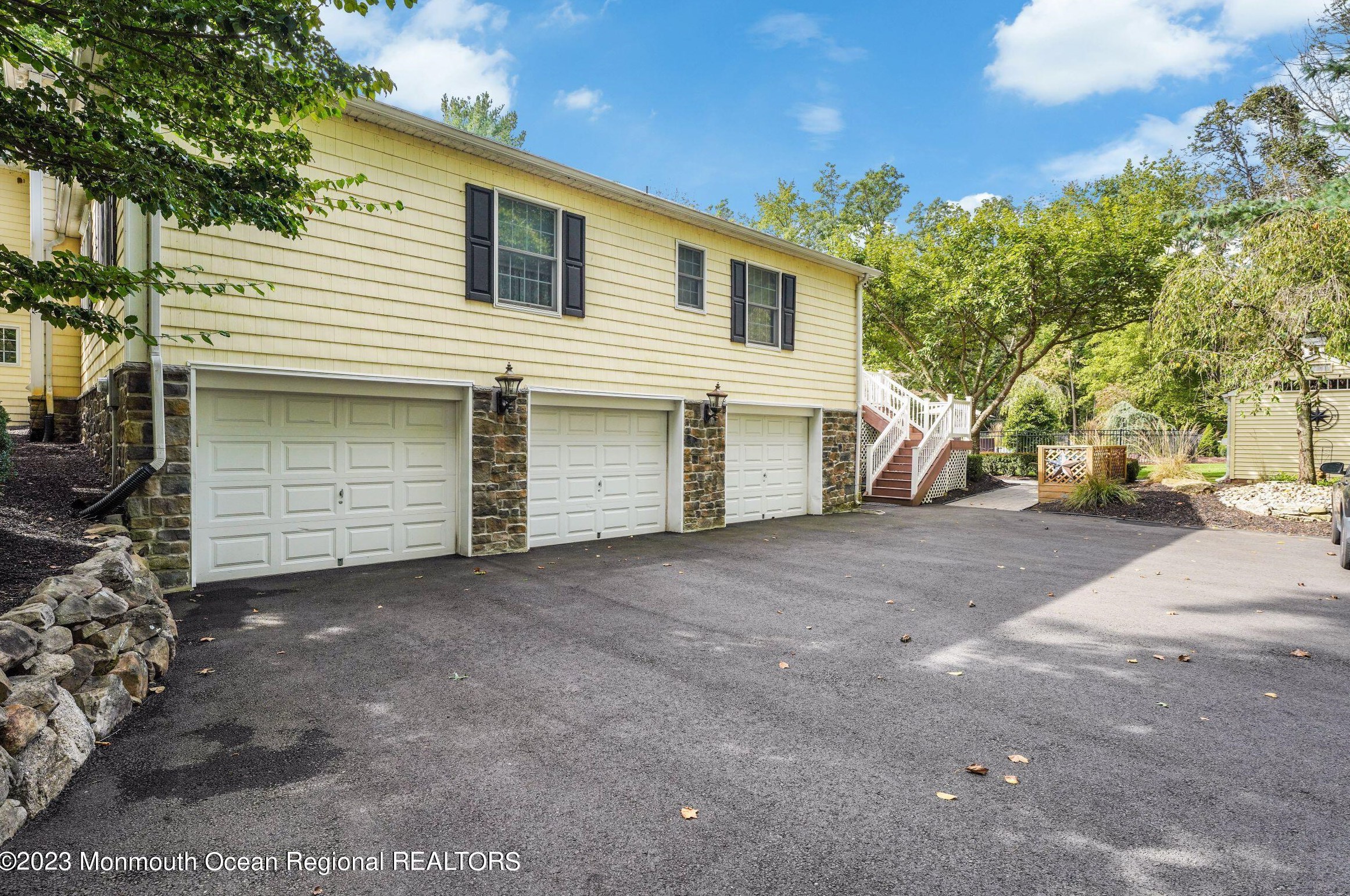 10 Beaver Dam Rd, Vanderburg NJ  07722-1302 exterior