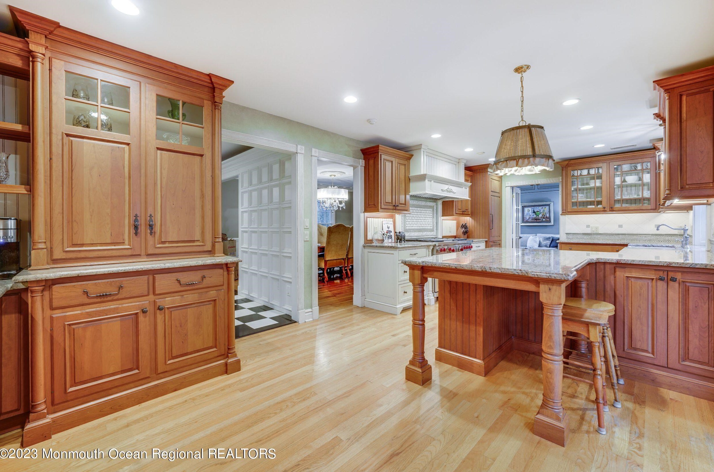 10 Beaver Dam Rd, Vanderburg NJ  07722-1302 exterior