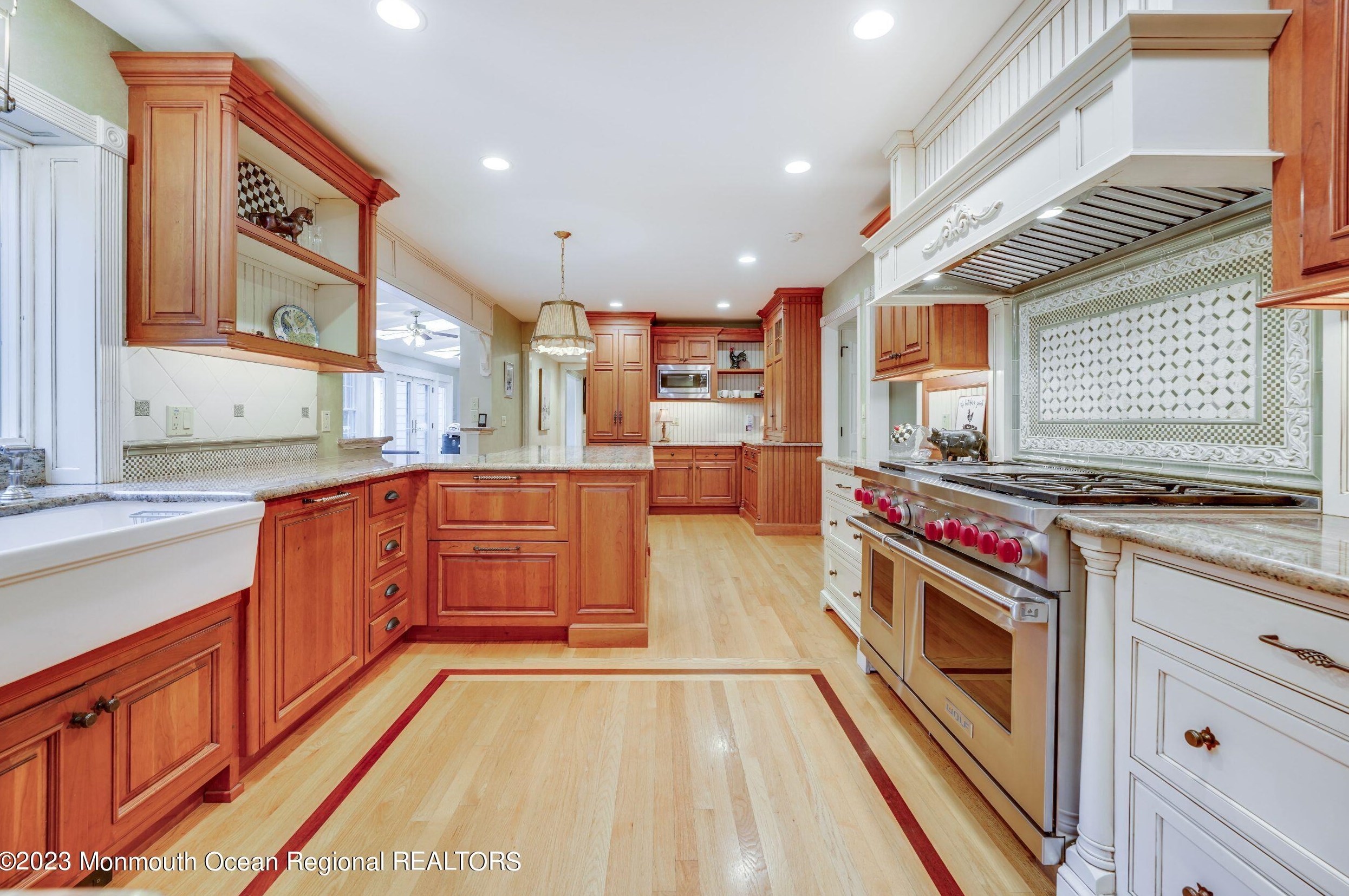 10 Beaver Dam Rd, Vanderburg NJ  07722-1302 exterior