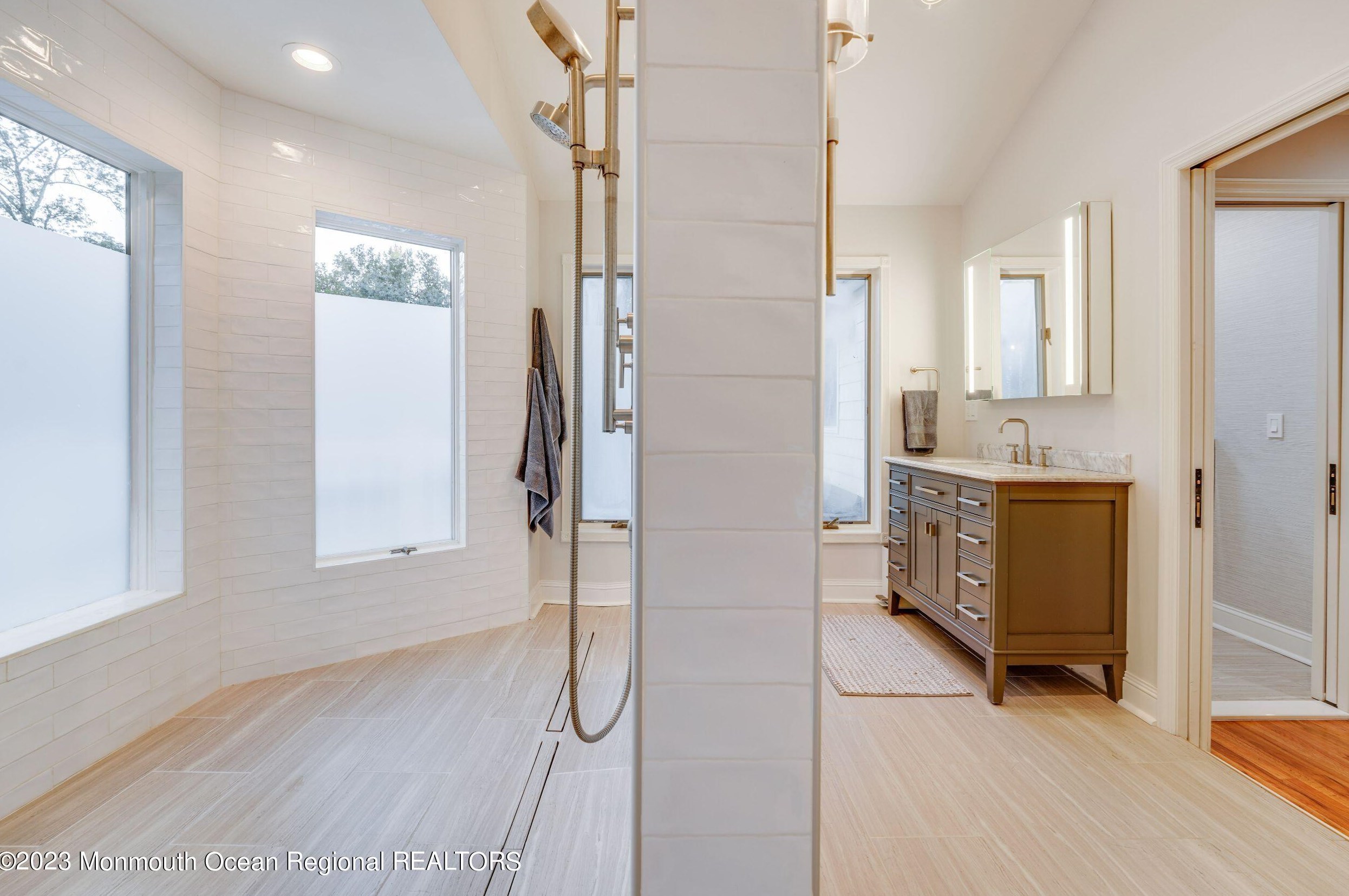 10 Beaver Dam Rd, Vanderburg NJ  07722-1302 exterior