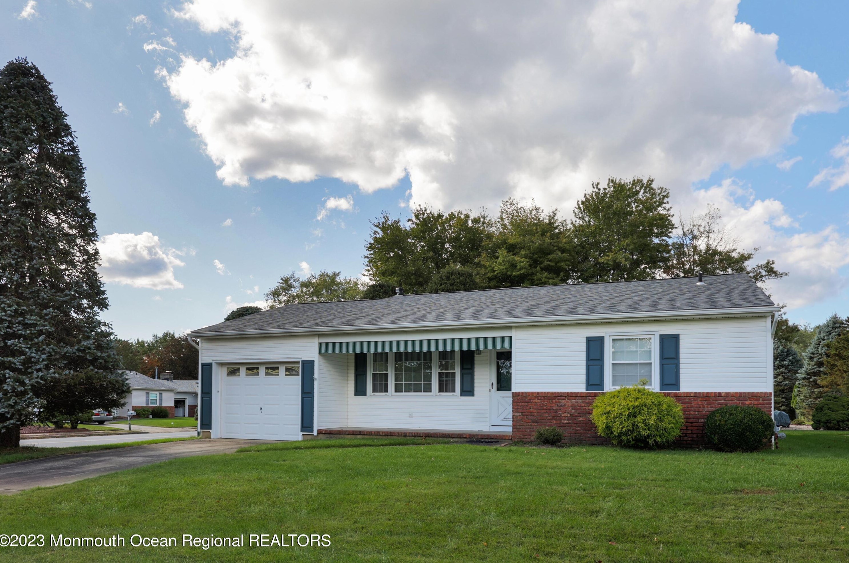 20 Ely Ct, Toms River, NJ 08757
