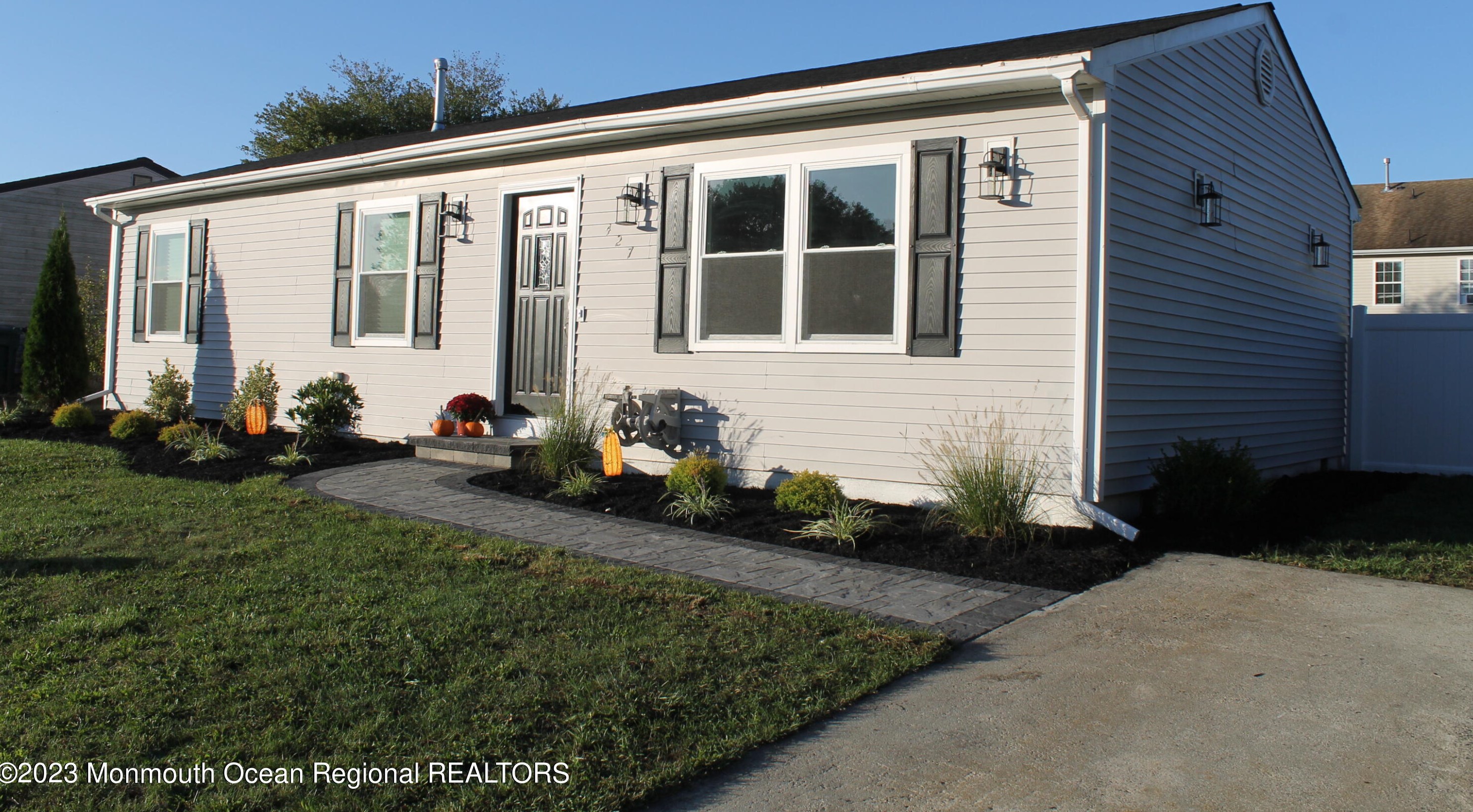 427 National Union Blvd, Tuckerton NJ  08087-1277 exterior