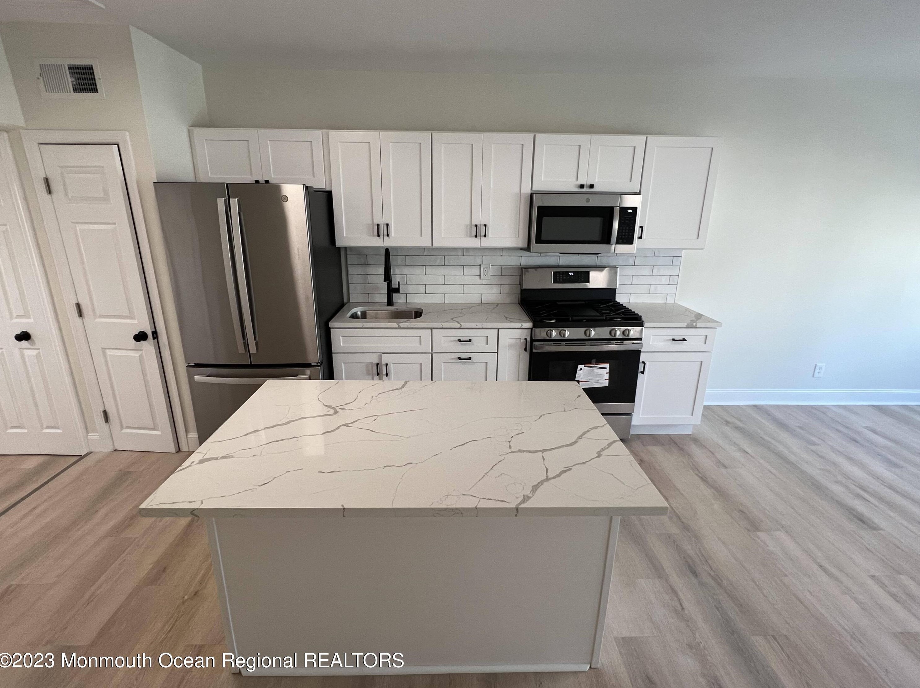 52 Frederick Pl, Ideal Beach, NJ 07734