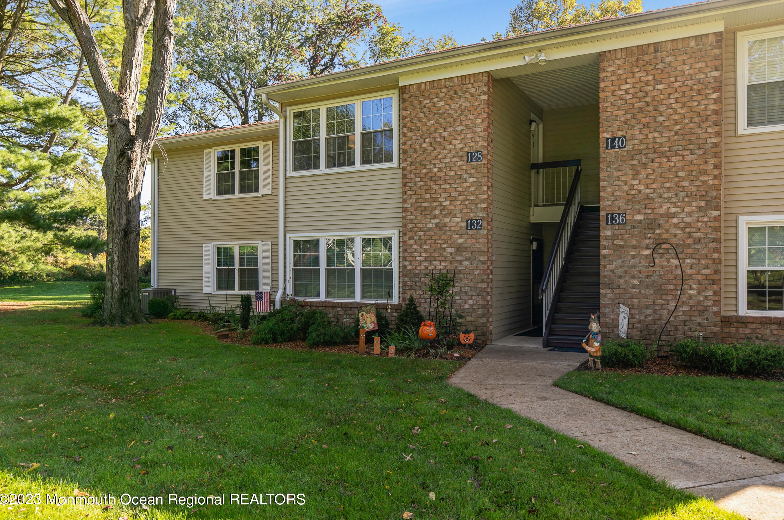 128 Arrowwood Ct #95, Tinton Falls, NJ 07701