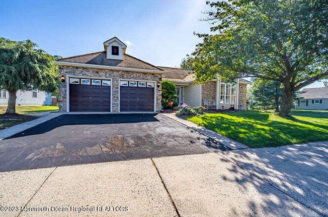 97 Portsmouth Dr, Toms River, NJ 08757-6618