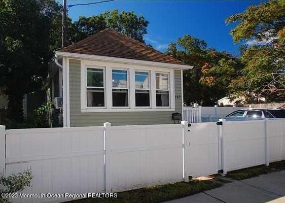 142 Center Ave, Ideal Beach, NJ 07734-1005