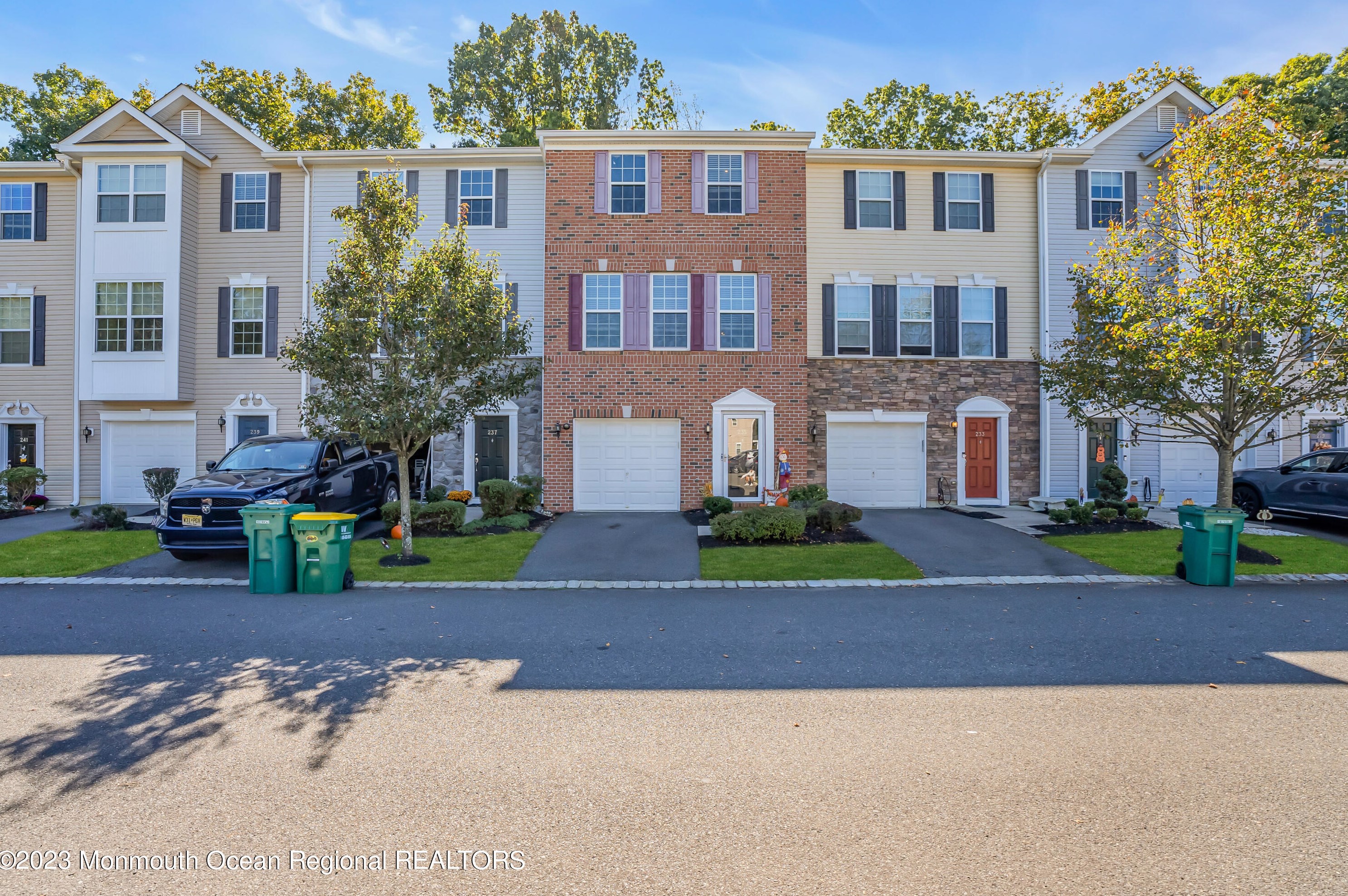 235 Chickadee Ct #1000, East Freehold, NJ 07728