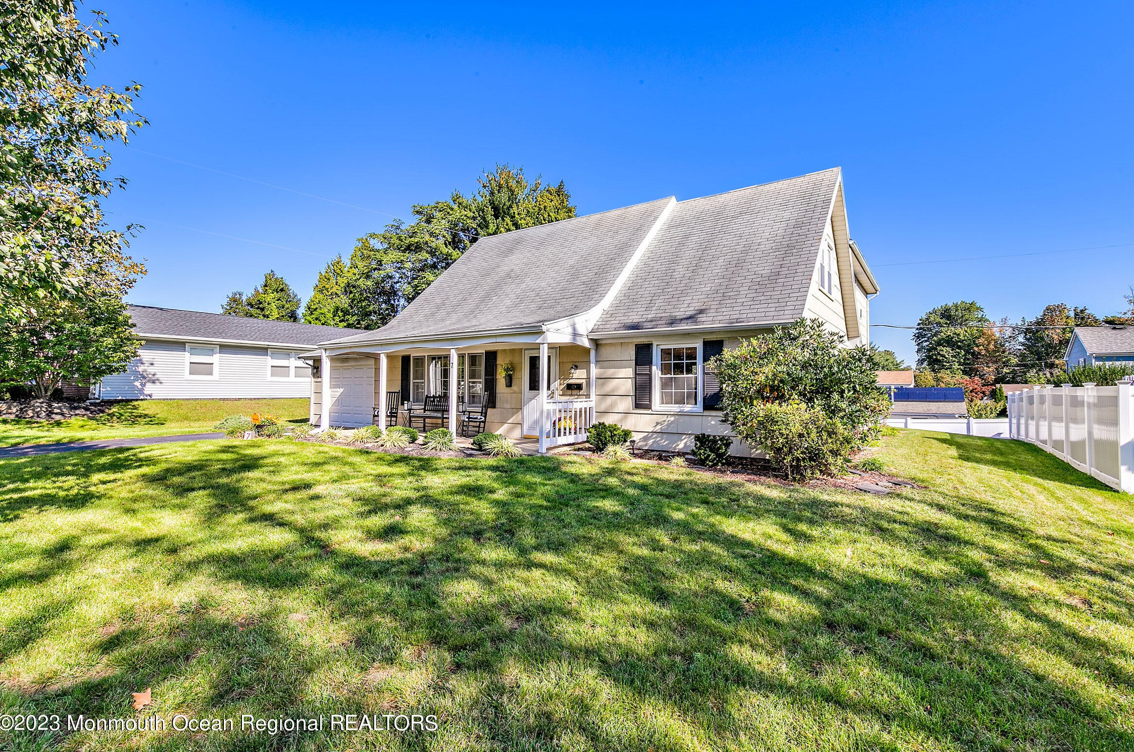 7 Inglewood Ln, Matawan, NJ 07747-1712