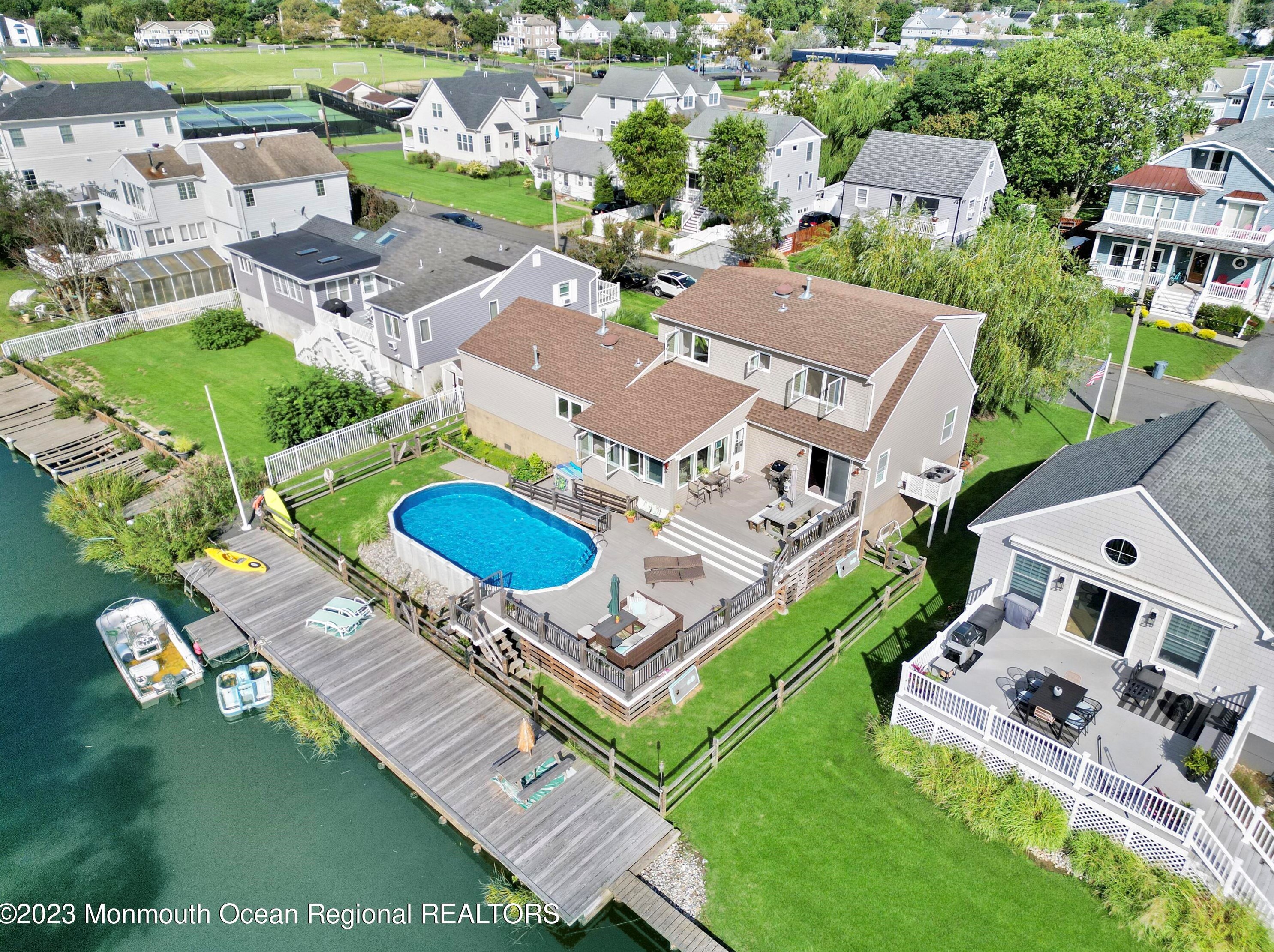 4 Monmouth Pl, Monmouth Beach, NJ 07750-1122