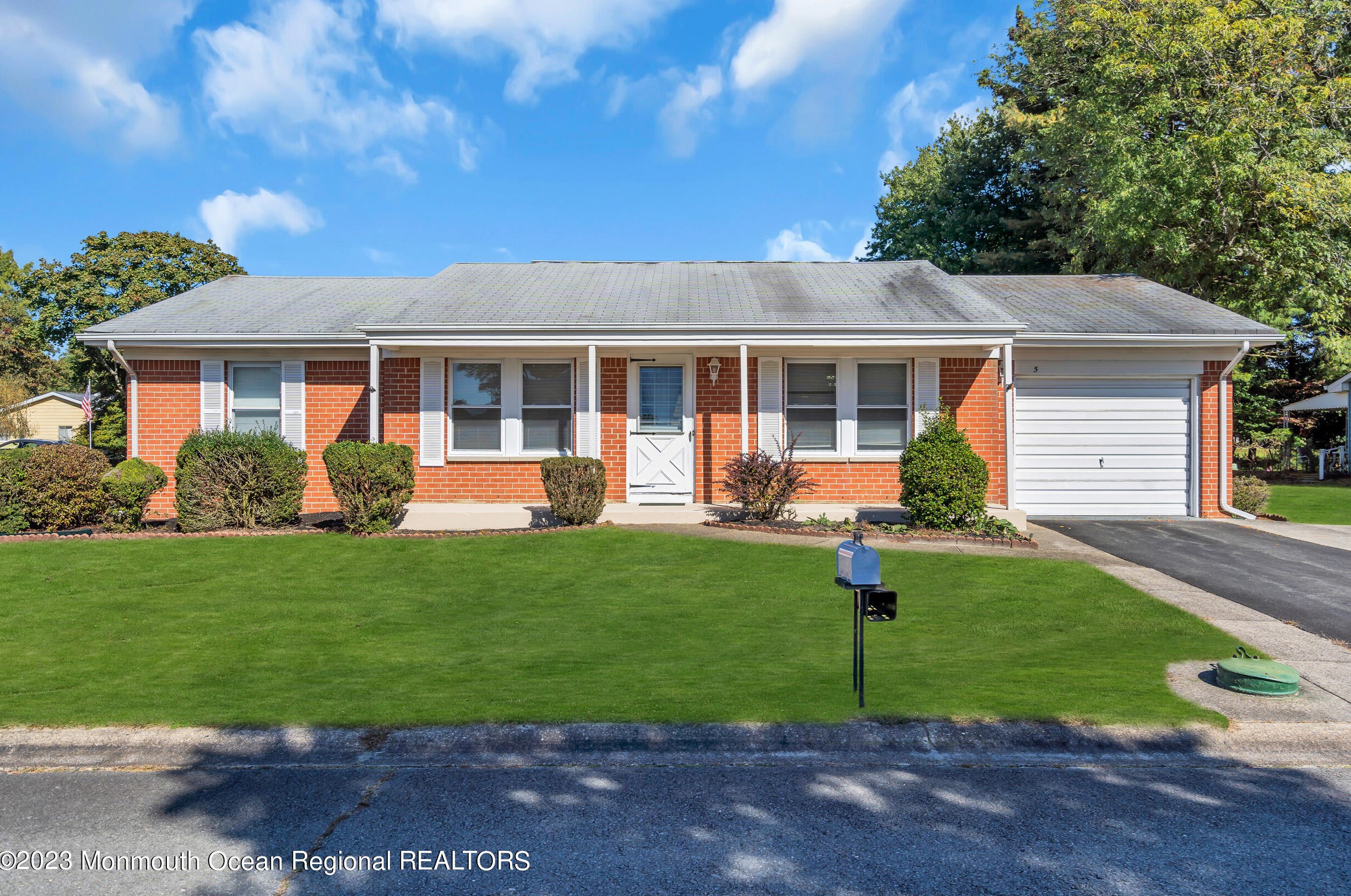 5 Monmouth Ln, Lakehurst, NJ 08759