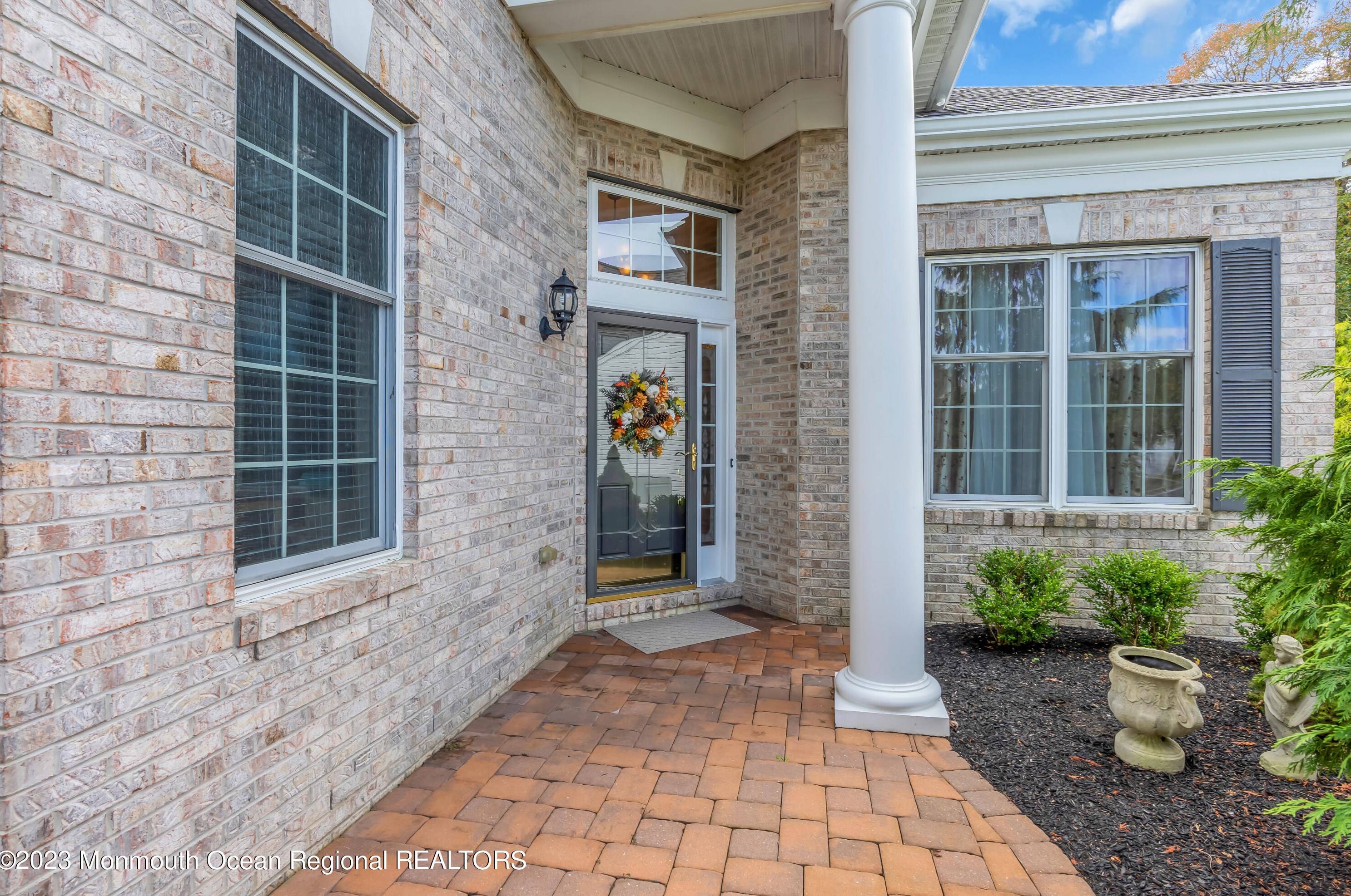 11 Northshire Ct, East Freehold, NJ 07728