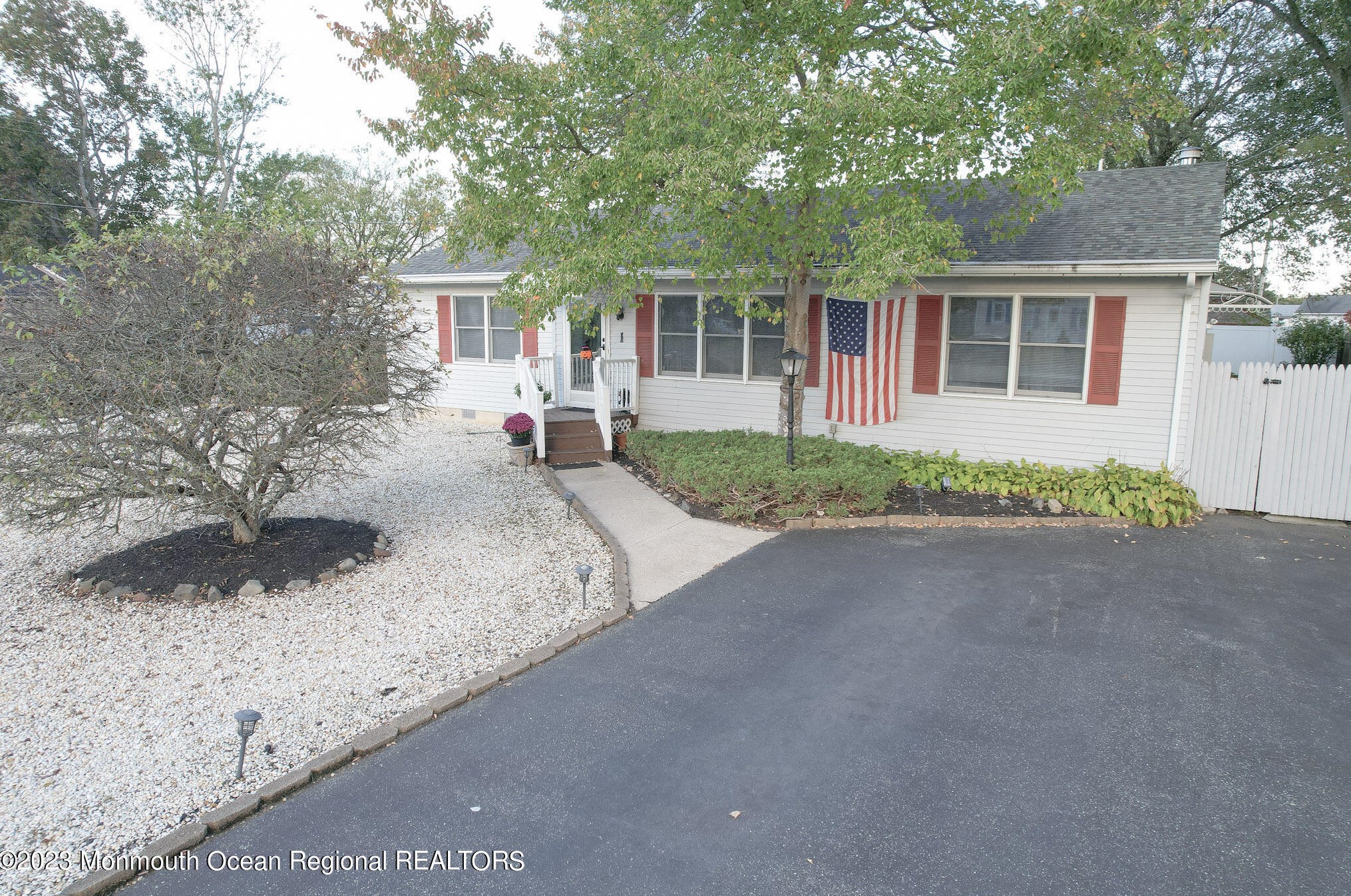 1 Puffin Ct, Lacey, NJ 08731