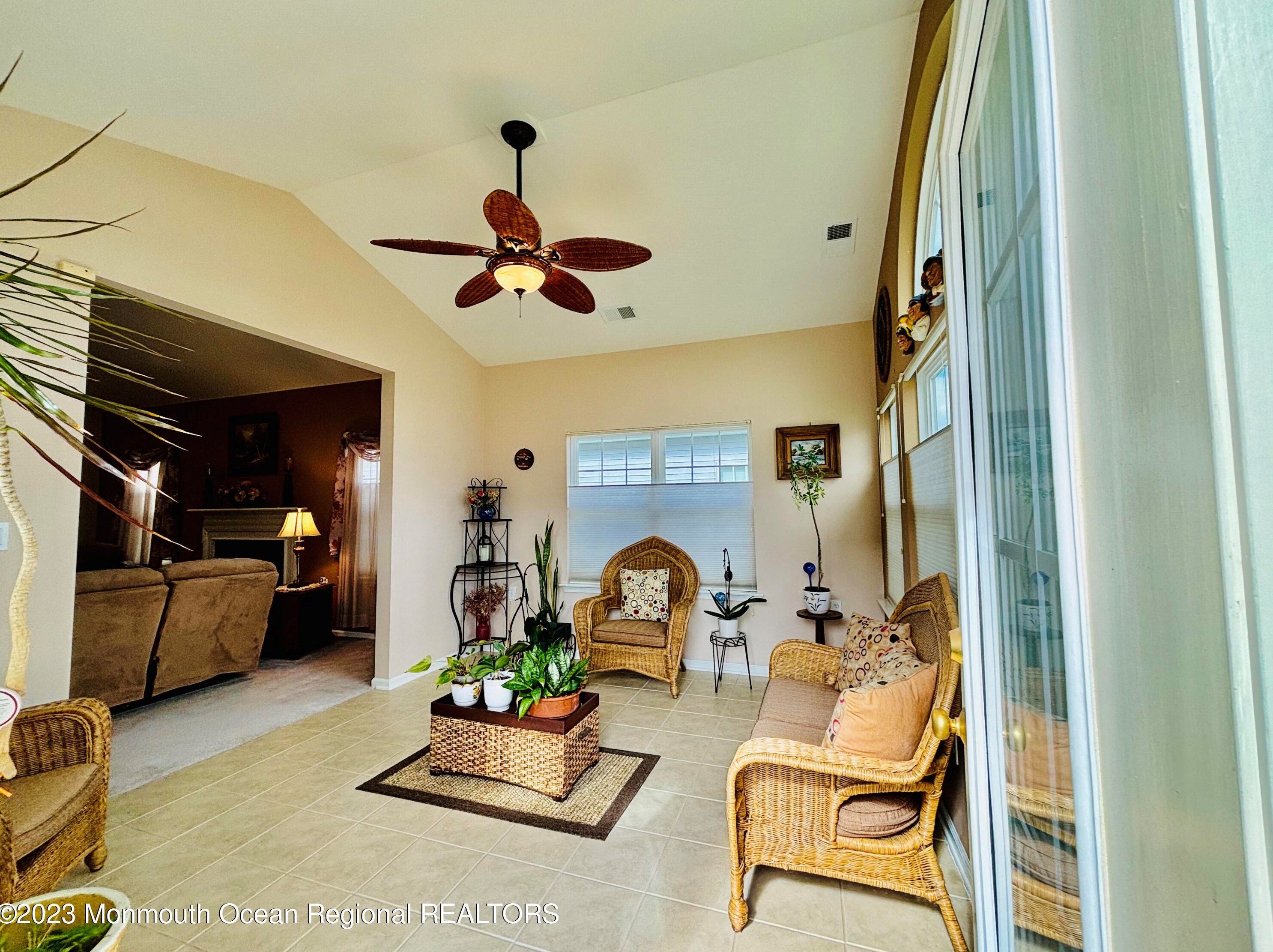 186 Valencia Dr, Monroe Township NJ  08831-5978 exterior