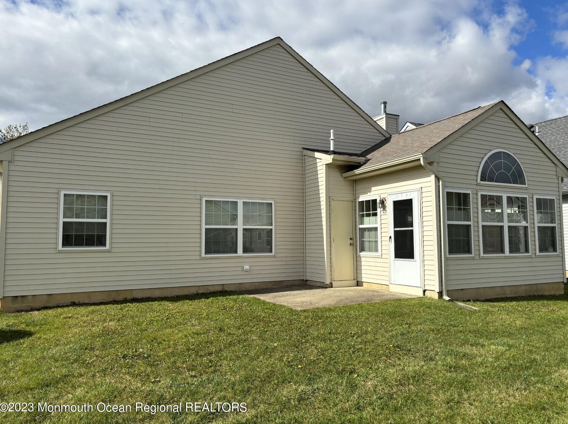 186 Valencia Dr, Monroe Township NJ  08831-5978 exterior