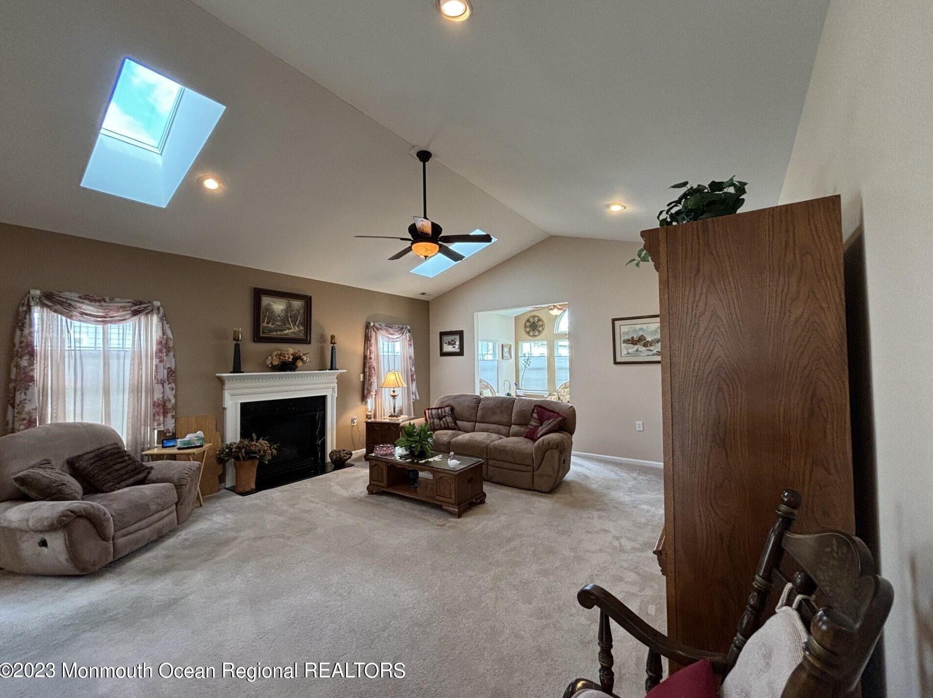 186 Valencia Dr, Monroe Township NJ  08831-5978 exterior