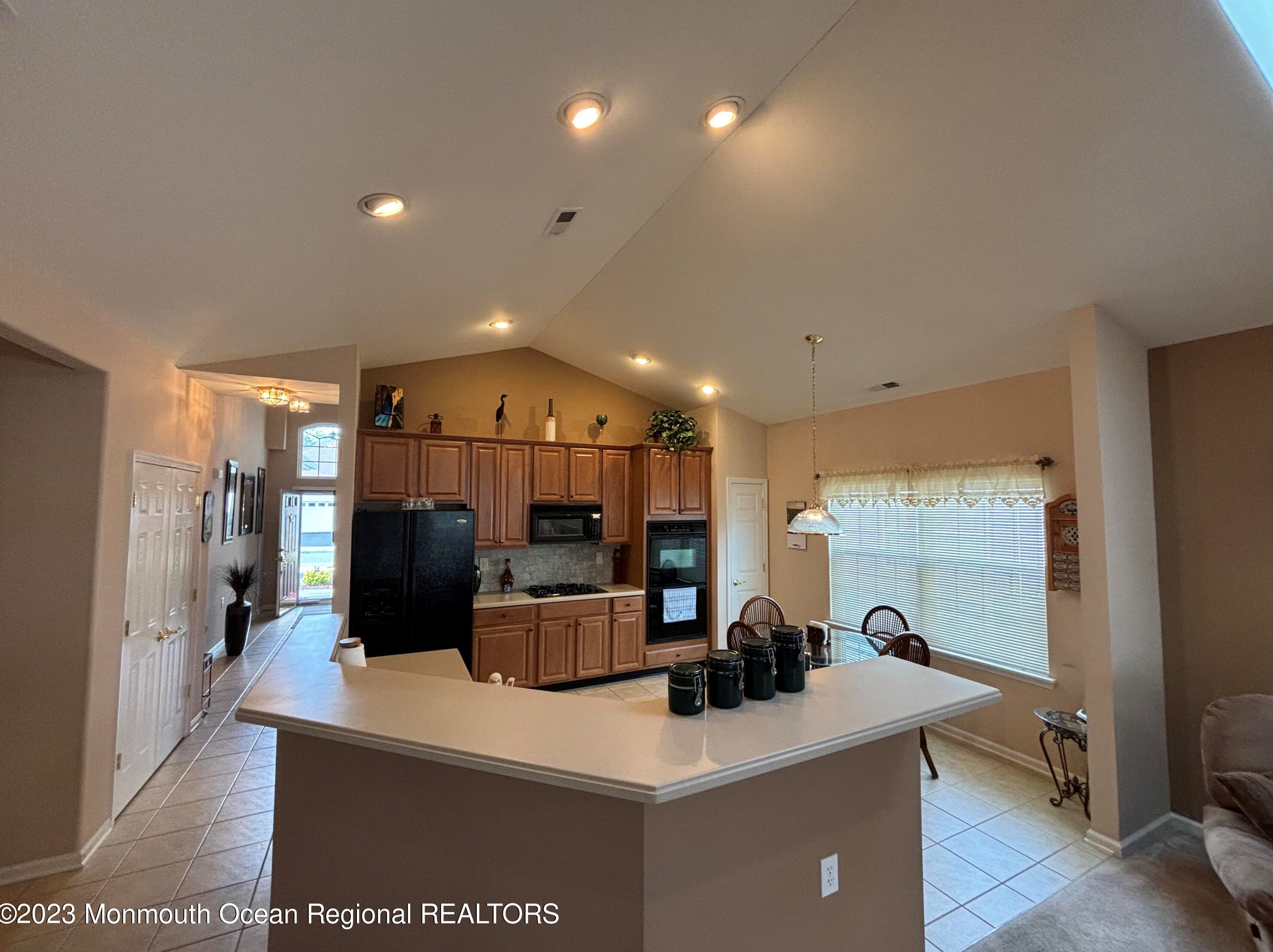 186 Valencia Dr, Monroe Township NJ  08831-5978 exterior