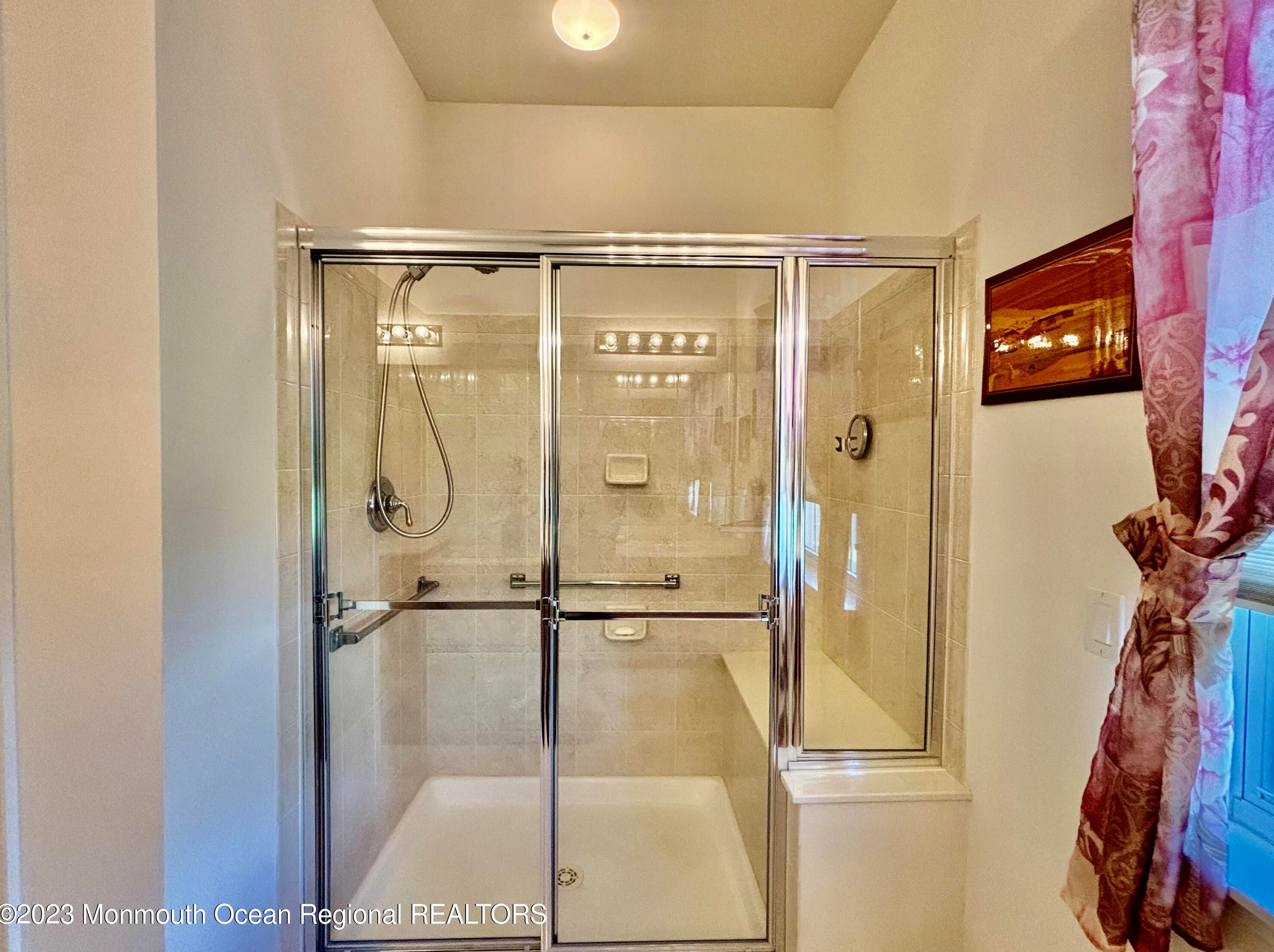 186 Valencia Dr, Monroe Township NJ  08831-5978 exterior