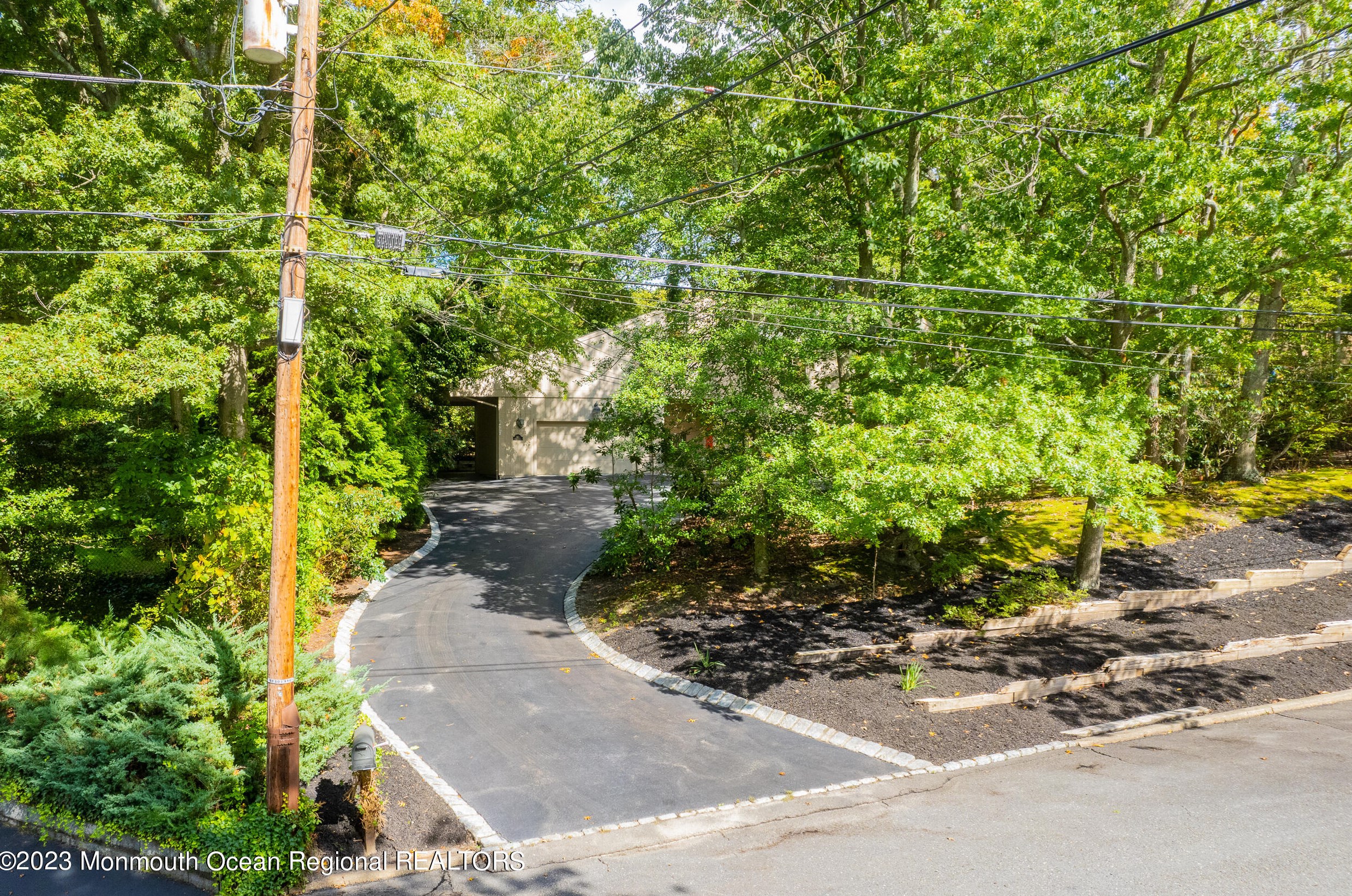 902 Teaberry Ln, Brielle, NJ 08730