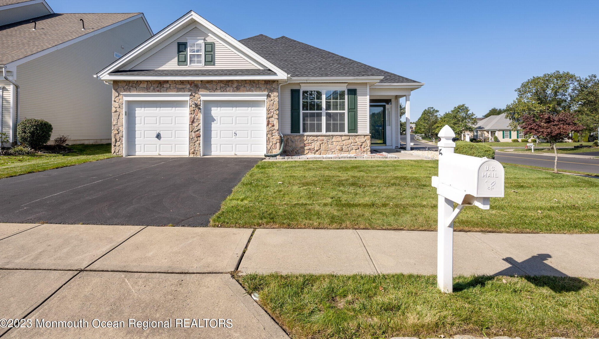 59 Rocky Brook Dr, Barnegat Township, NJ 08005-5580