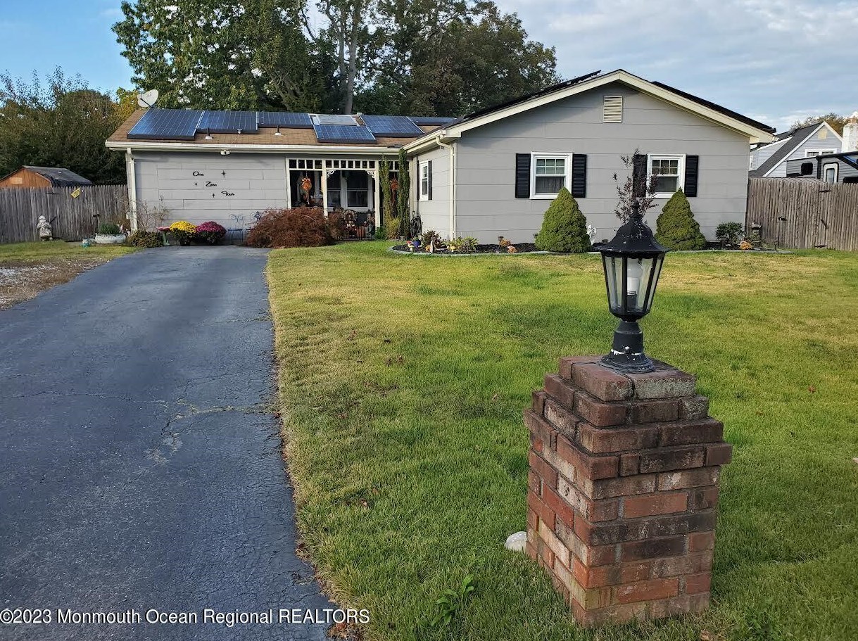 104 Westwood Dr, Toms River, NJ 08753-1881