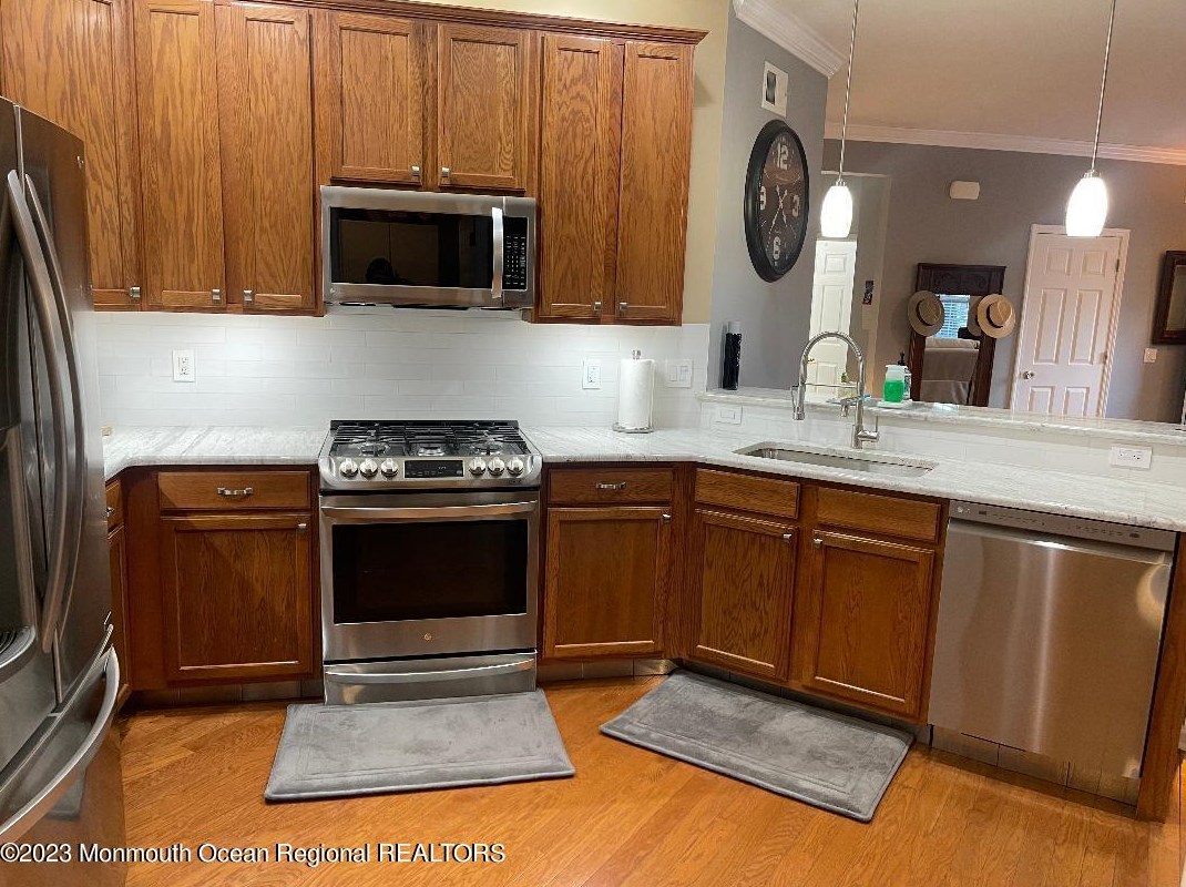 5 Walkabout Ct, Lakehurst, NJ 08759